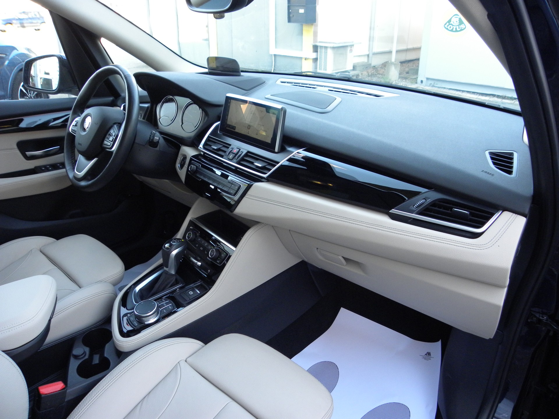 BMW 225xe iPerformance Active Tourer Steptronic Luxury Line-image-5