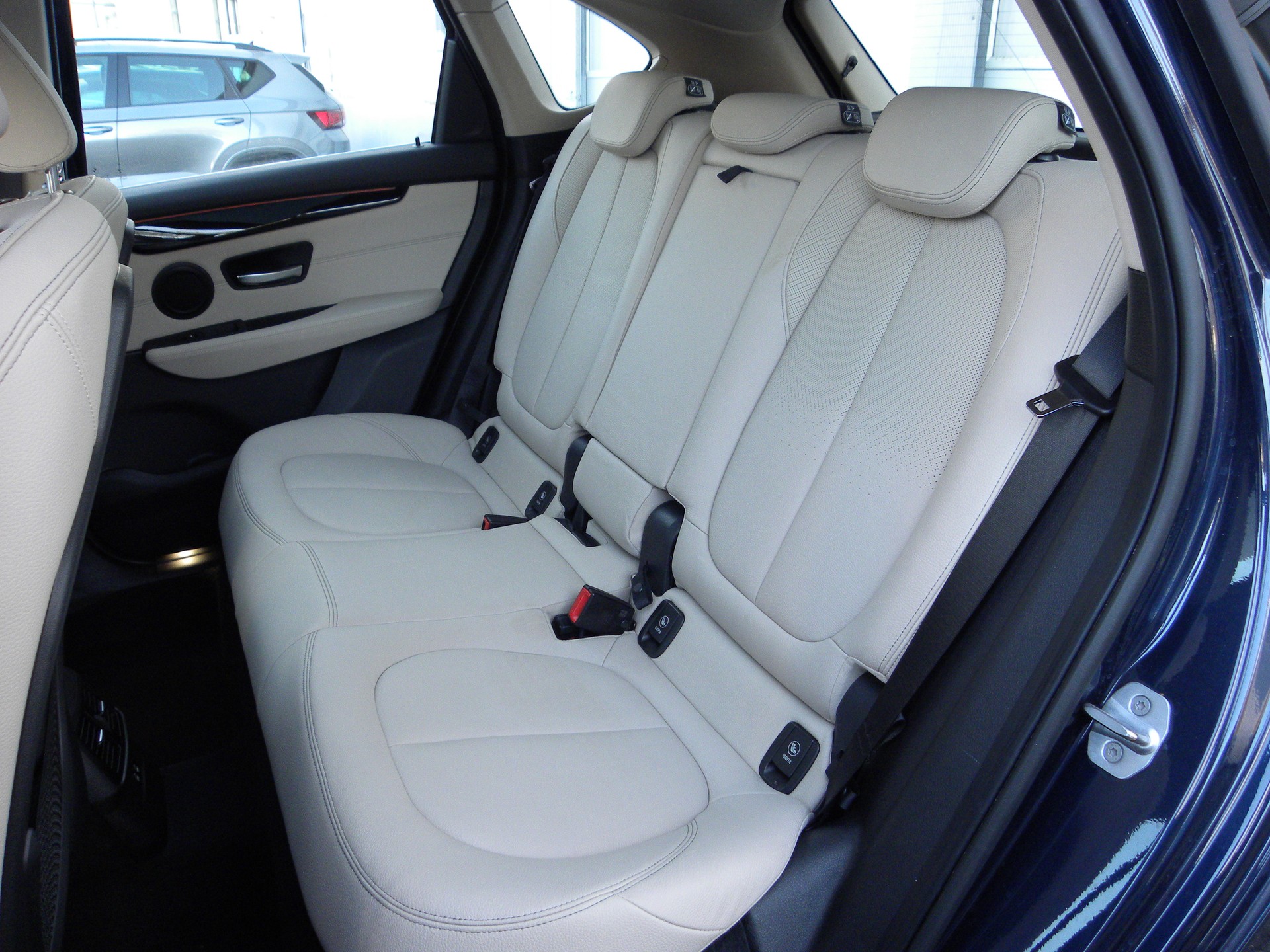 BMW 225xe iPerformance Active Tourer Steptronic Luxury Line-image-7
