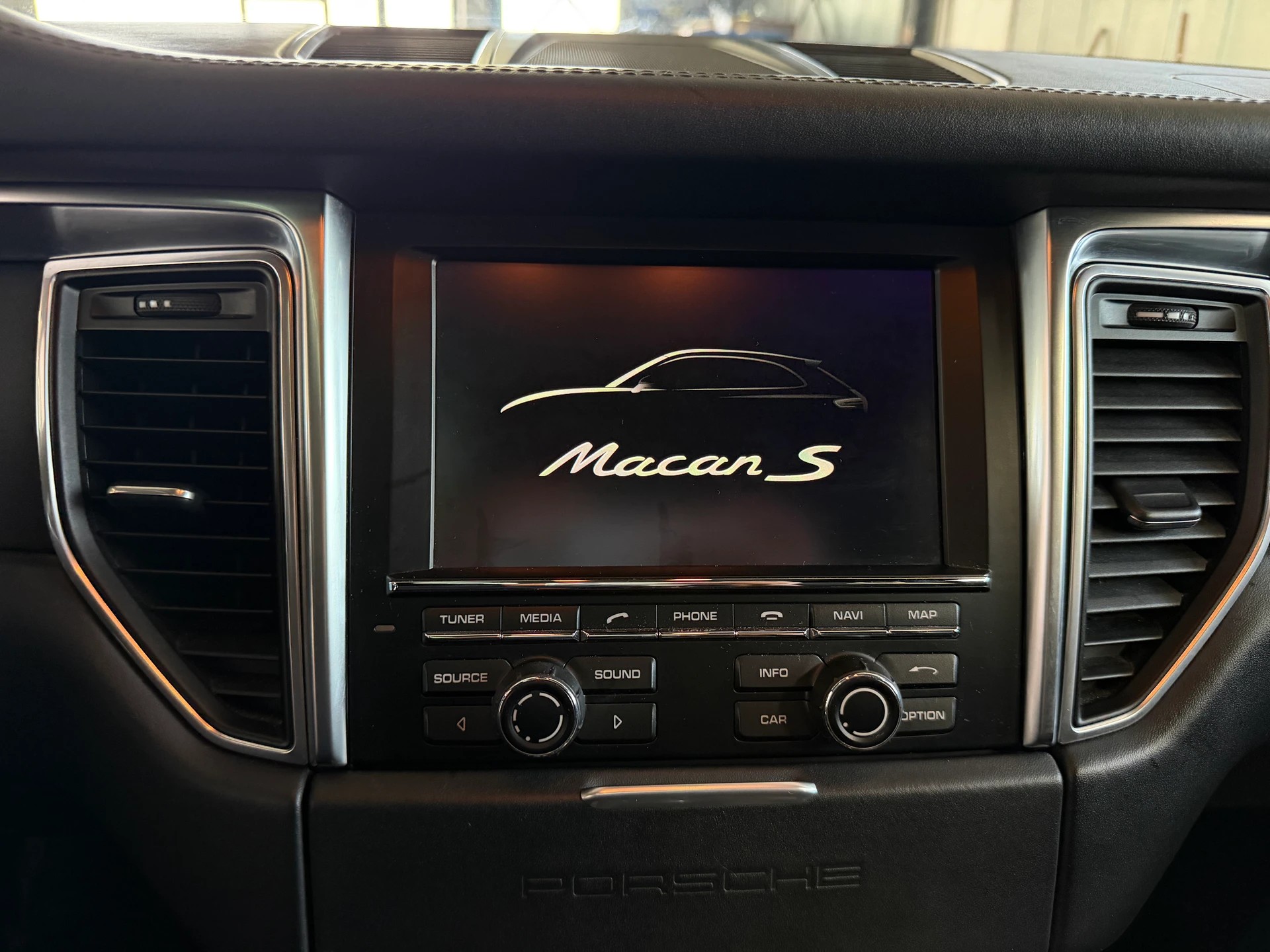 PORSCHE Macan S Diesel PDK | CH-Auto | Pano Dach | RF-Kamera-image-15