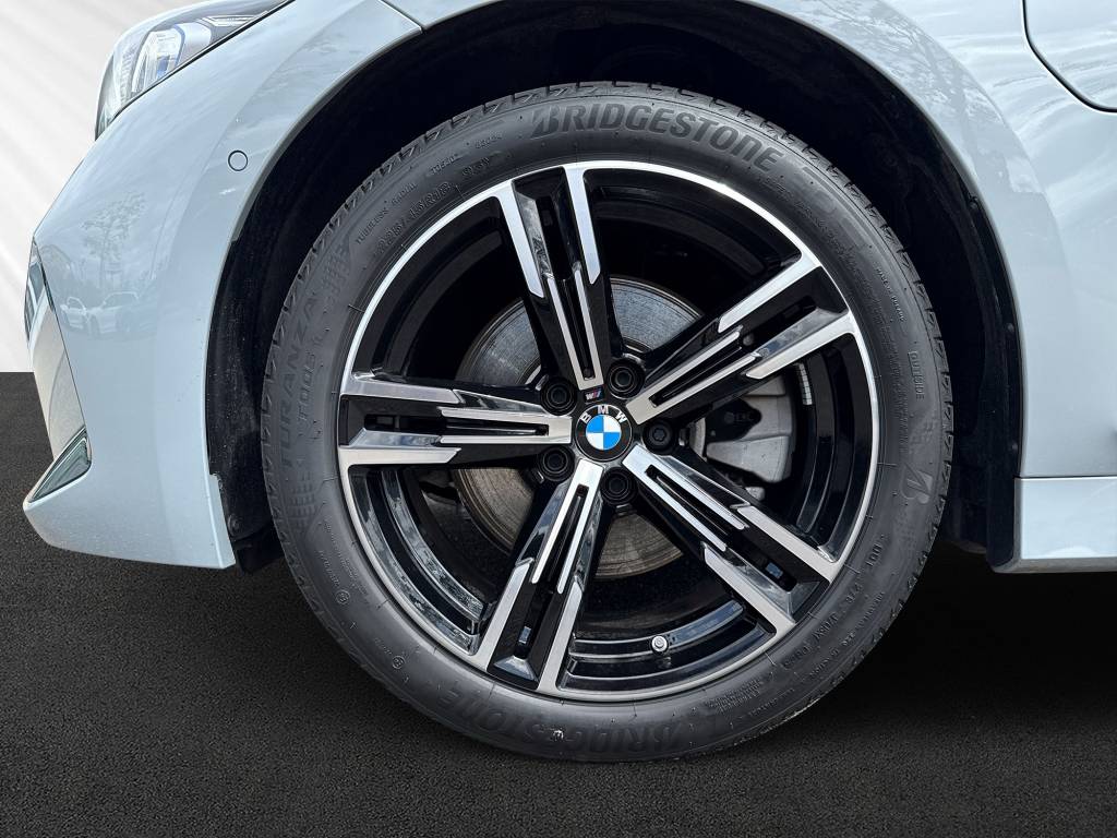 BMW 330e x DriveTouring Steptronic M Sport-image-9