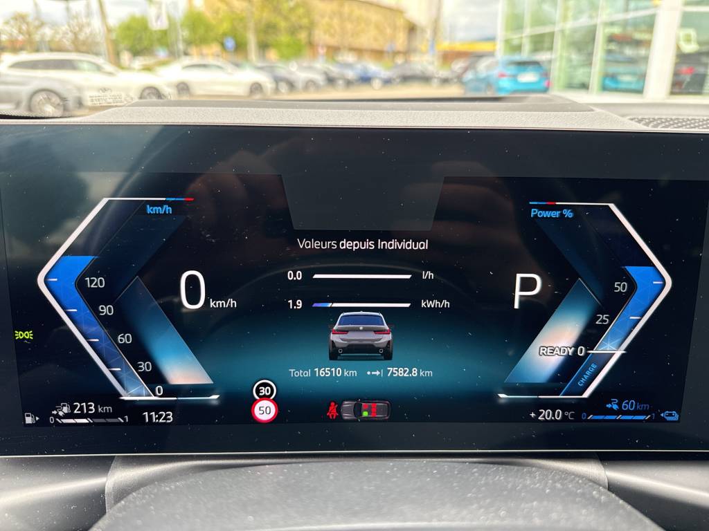 BMW 330e x DriveTouring Steptronic M Sport-image-14