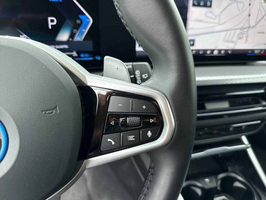 BMW 330e x DriveTouring Steptronic M Sport-image-16