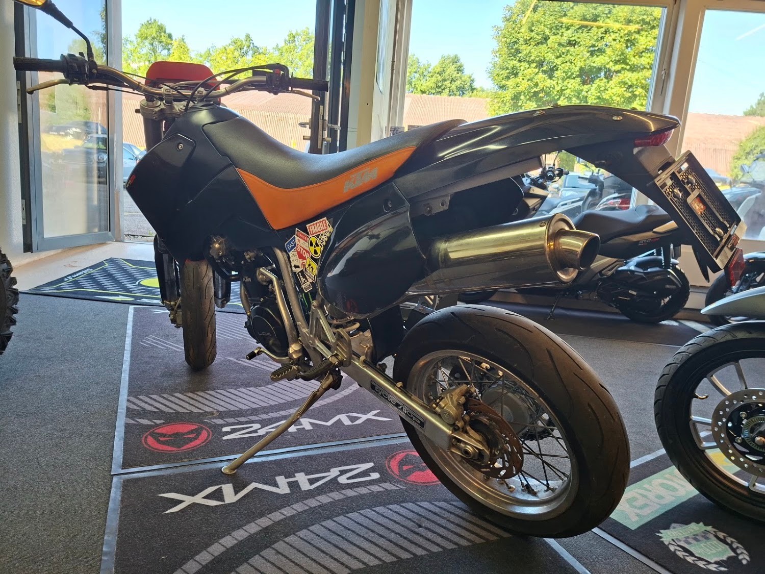 KTM 640 LC4-E Supermoto-image-3