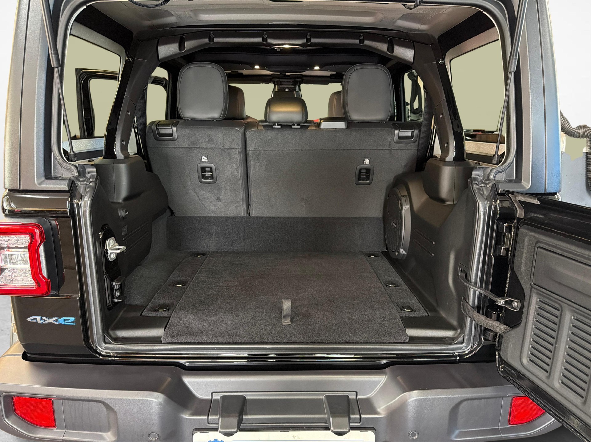 JEEP Wrangler 2.0 Turbo Rubicon Black Kite Unlimited 4xe-image-11