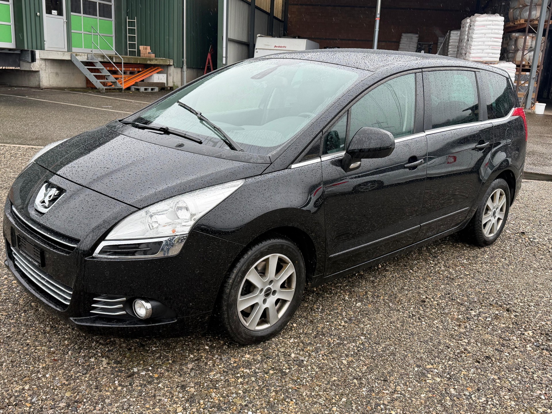 PEUGEOT 5008 2.0 HDI Style-image-1