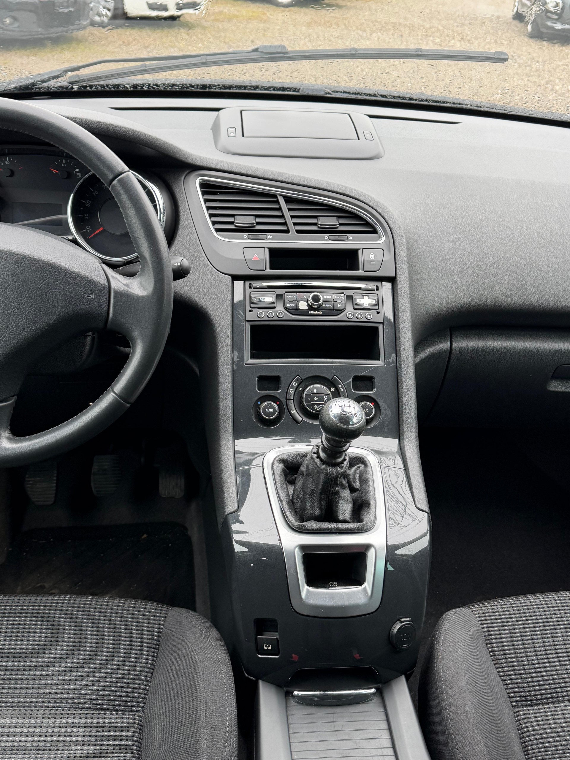 PEUGEOT 5008 2.0 HDI Style-image-3