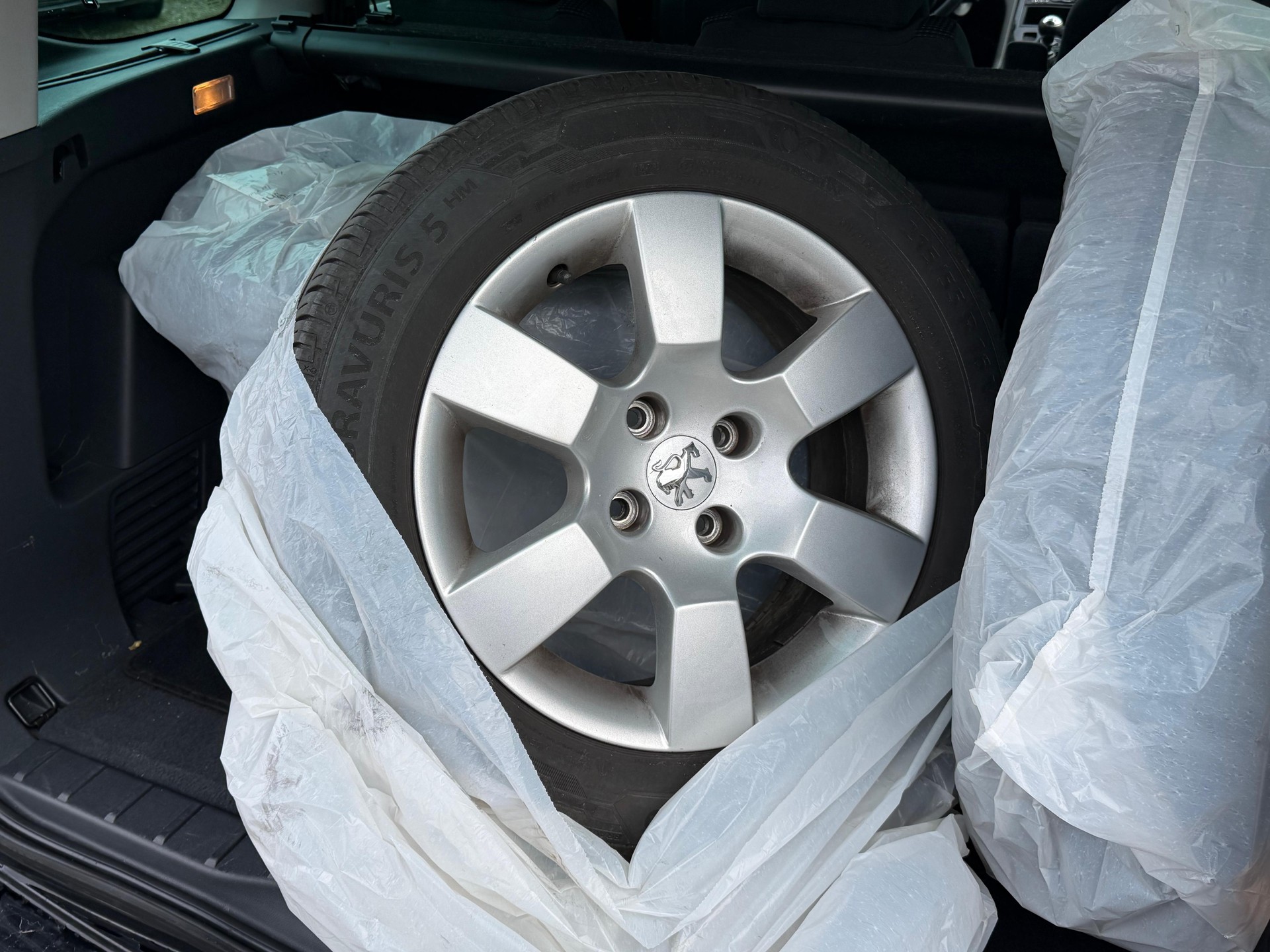 PEUGEOT 5008 2.0 HDI Style-image-14