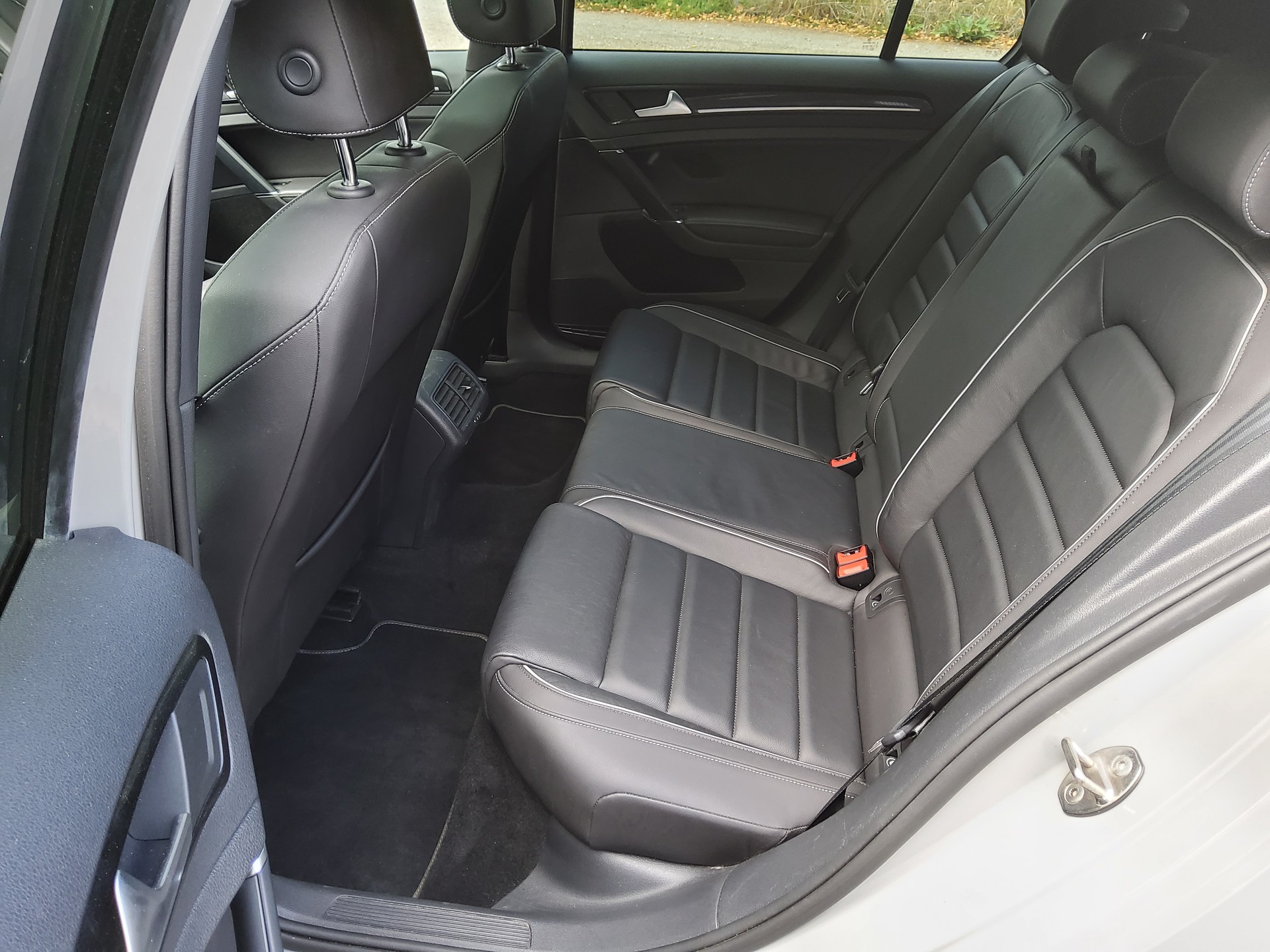 VW Golf 2.0 TSI R 4Motion DSG-image-8