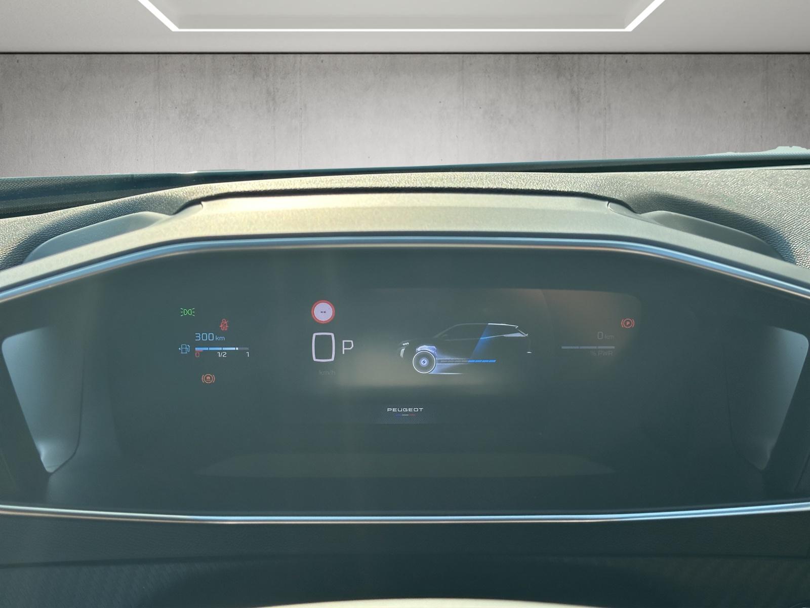 PEUGEOT 2008 1.2 Hybrid 145 GT Exclusive-image-11