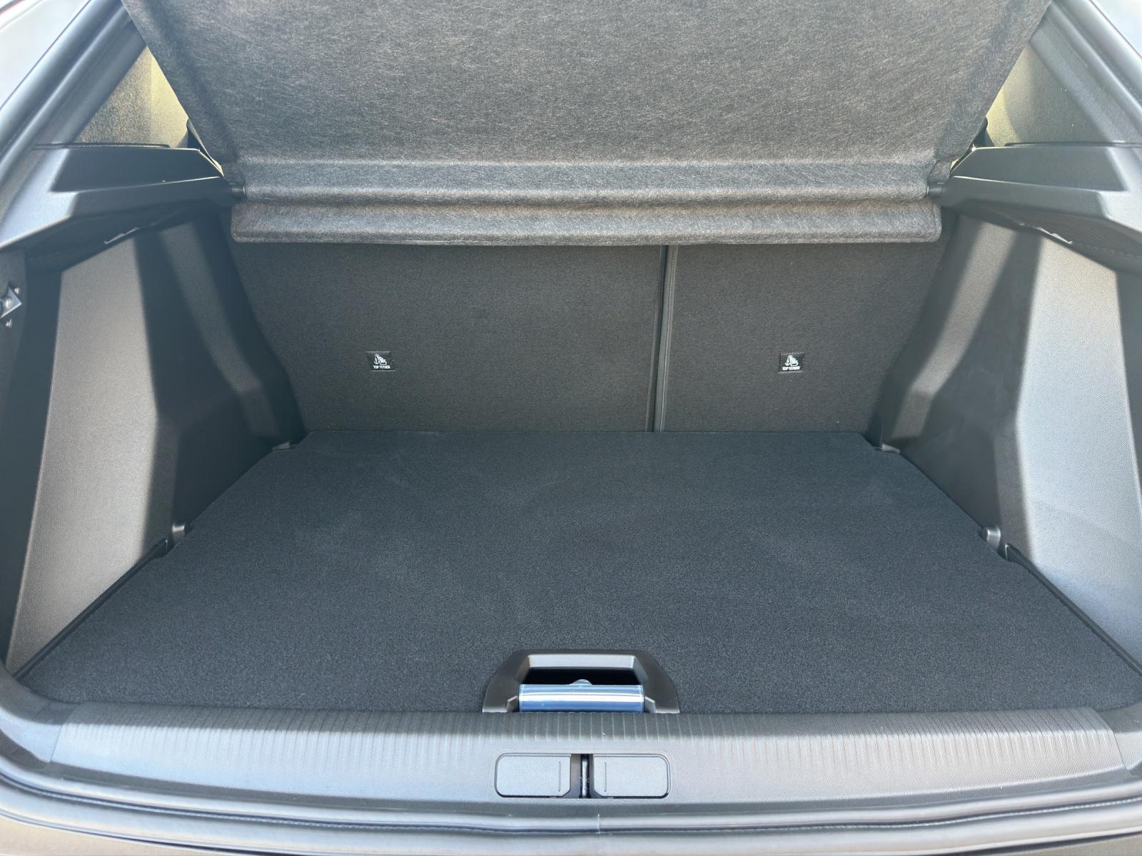 PEUGEOT 2008 1.2 Hybrid 145 GT Exclusive-image-17