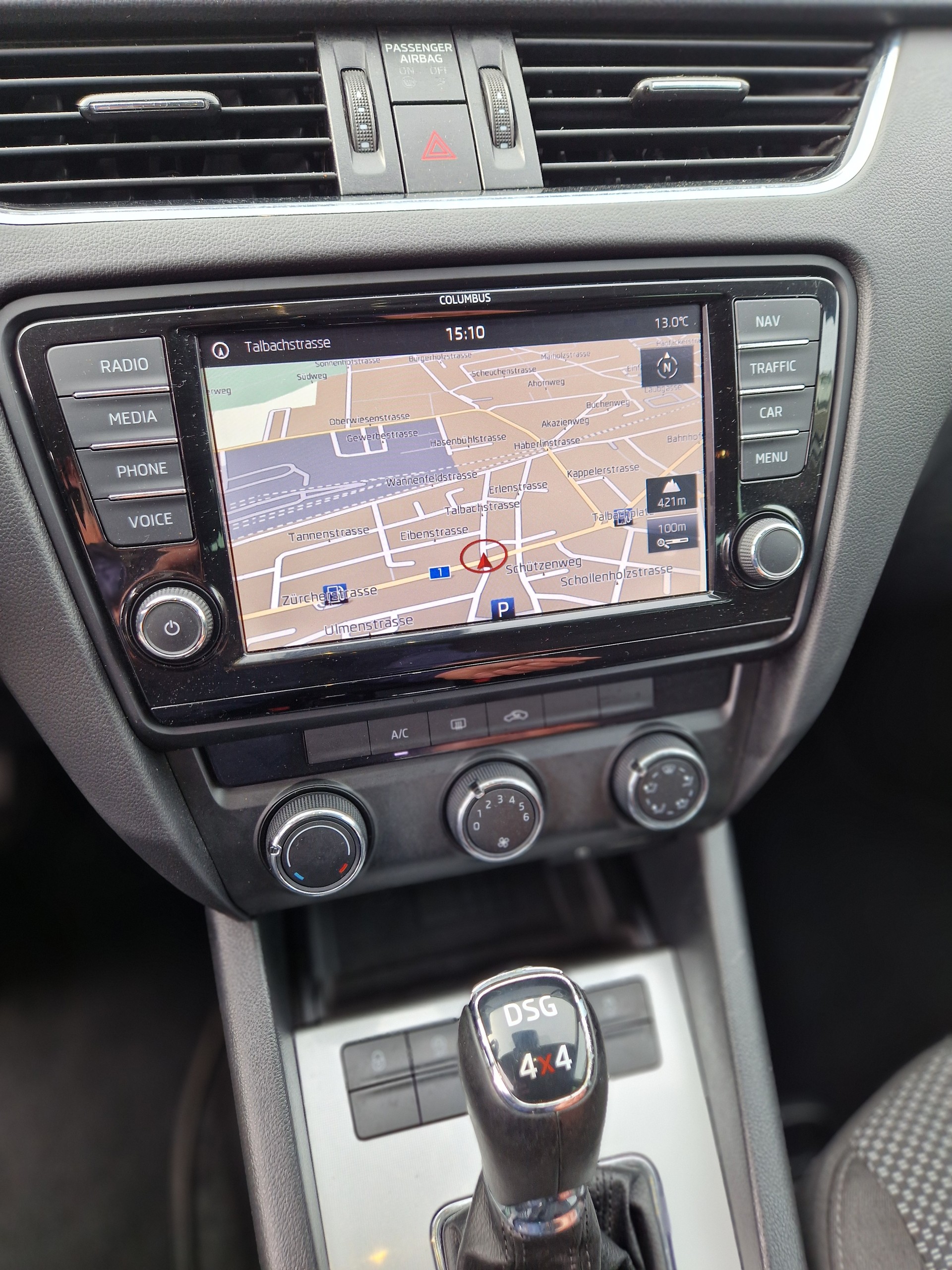 SKODA Octavia Combi 1.8 TSI Ambition 4x4 DSG-image-7