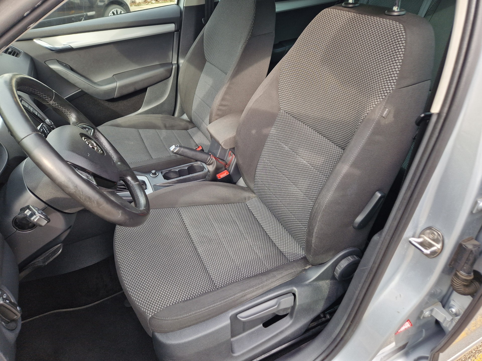 SKODA Octavia Combi 1.8 TSI Ambition 4x4 DSG-image-6