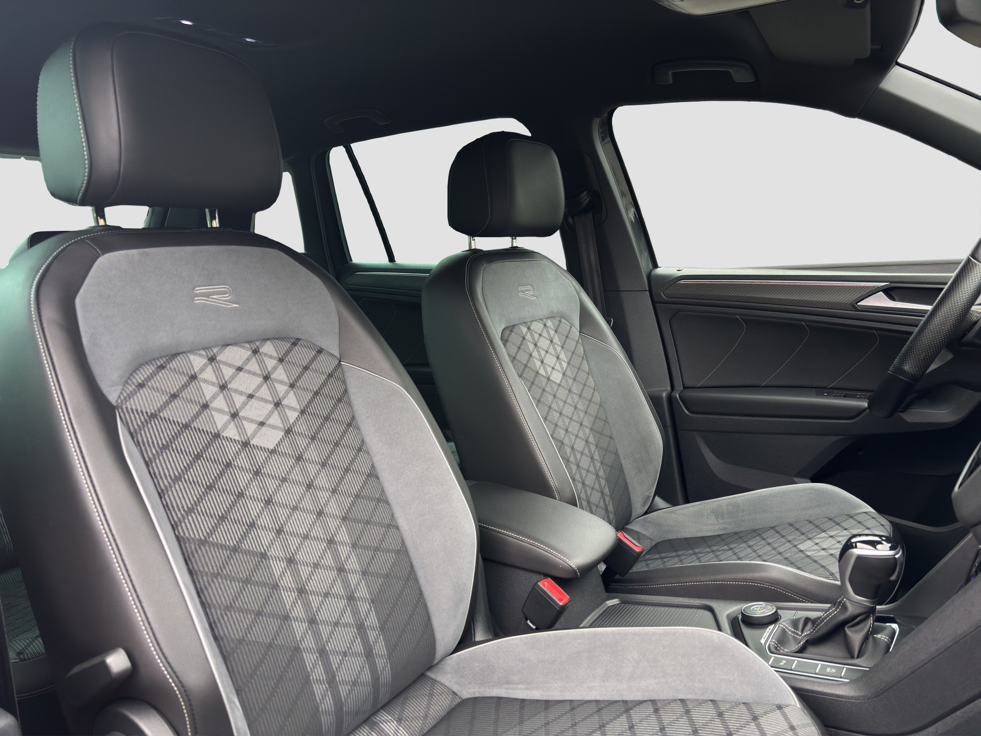 VW Tiguan 2.0 TDI SCR Life 4Motion DSG-image-11