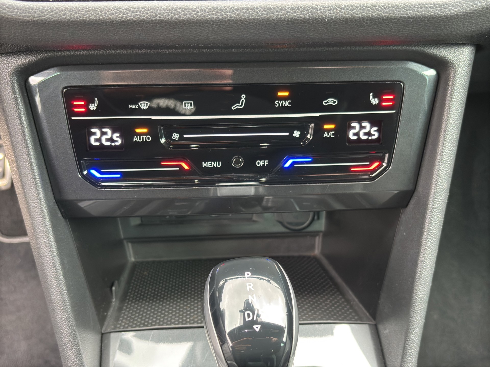 VW Tiguan 2.0 TDI SCR Life 4Motion DSG-image-6