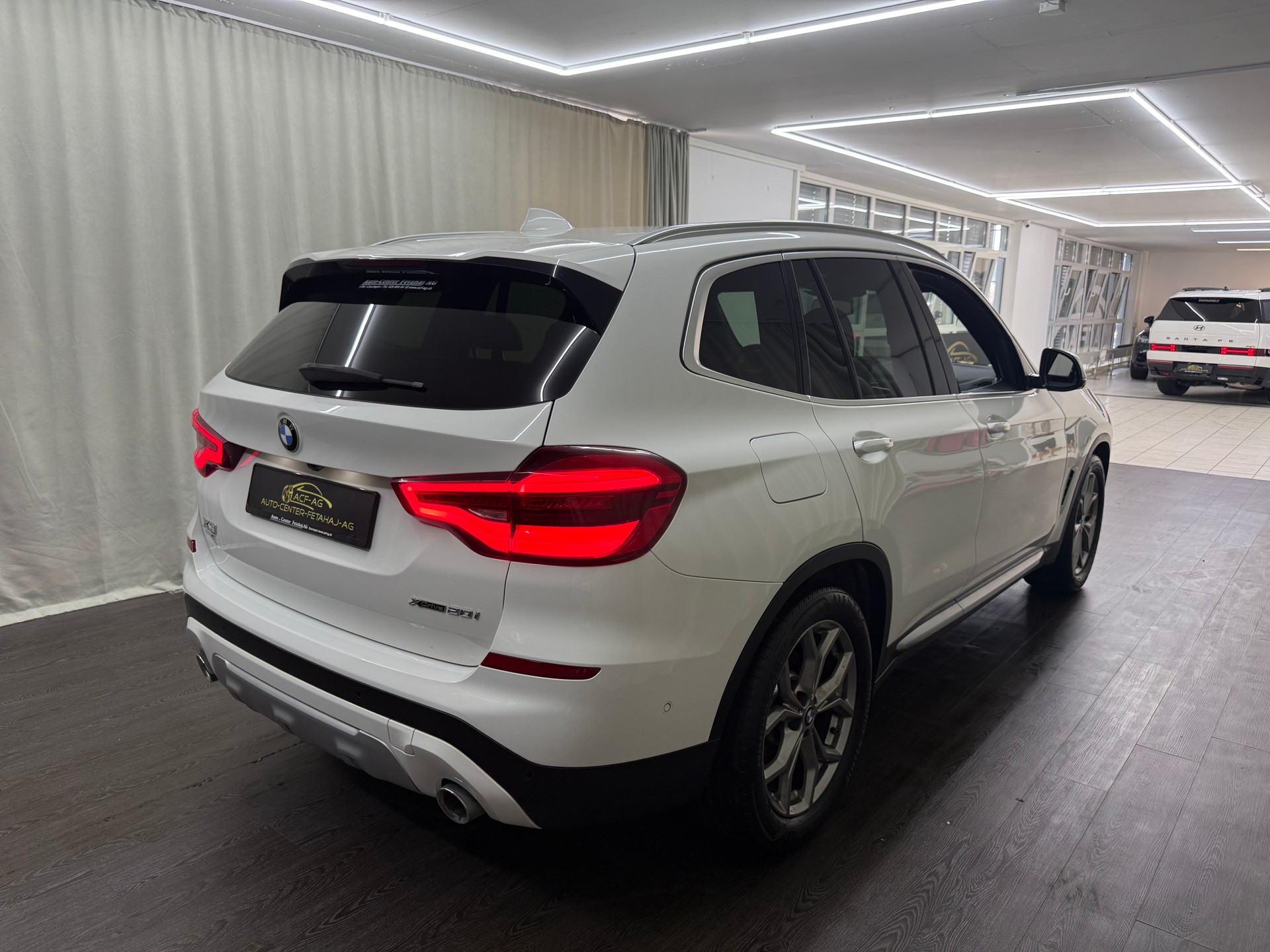 BMW X3 xDrive 20i xLine Steptronic-showroom-element-3