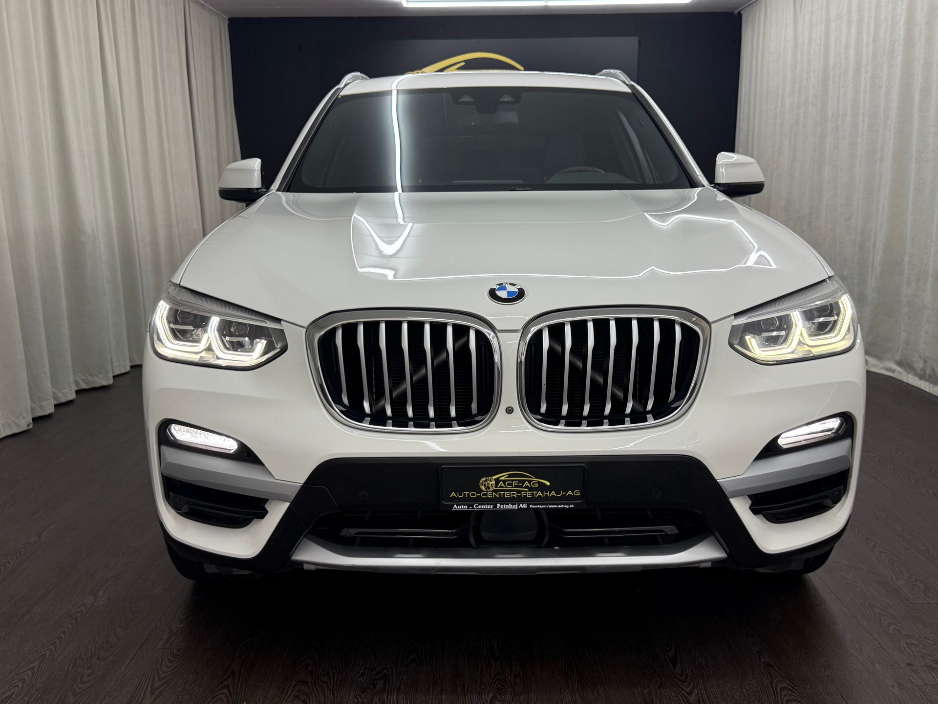 BMW X3 xDrive 20i xLine Steptronic-showroom-element-1