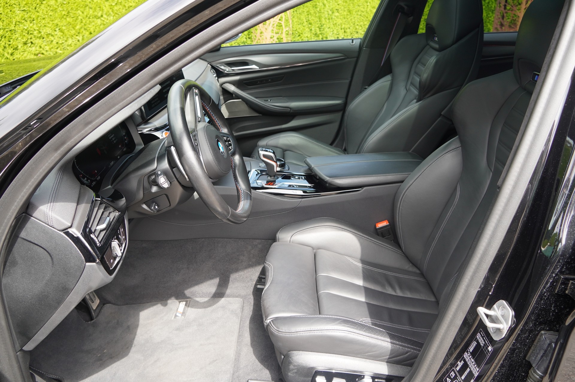 BMW M5 Competition xDrive-image-2