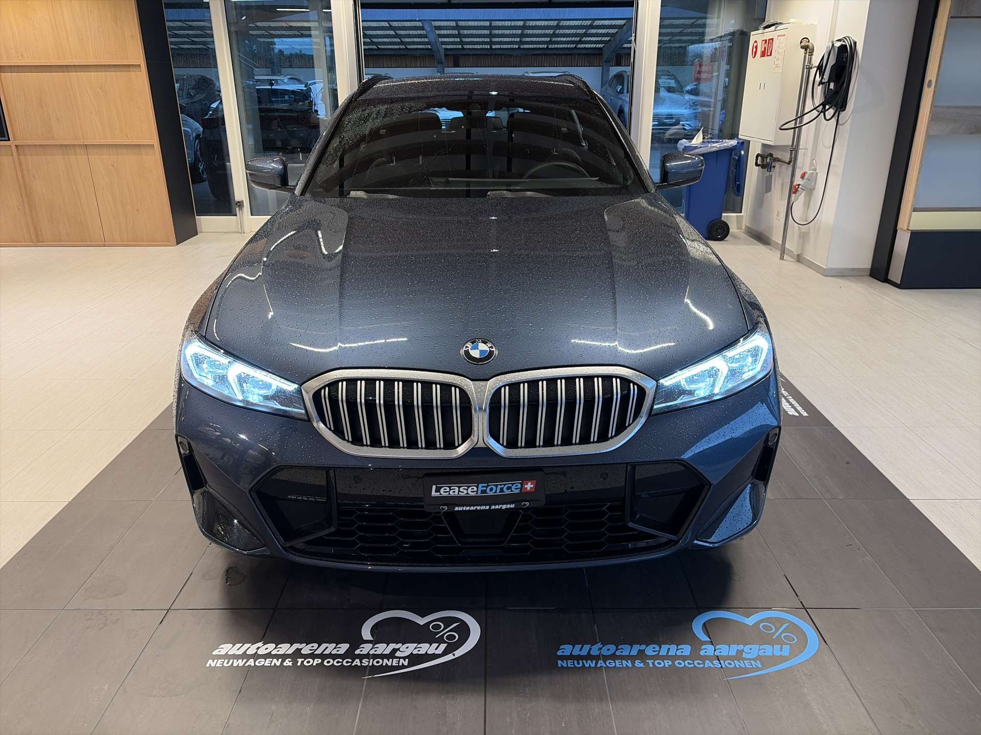 BMW 330i Touring xDrive M-Sport 245PS Steptronic Automat-image-10