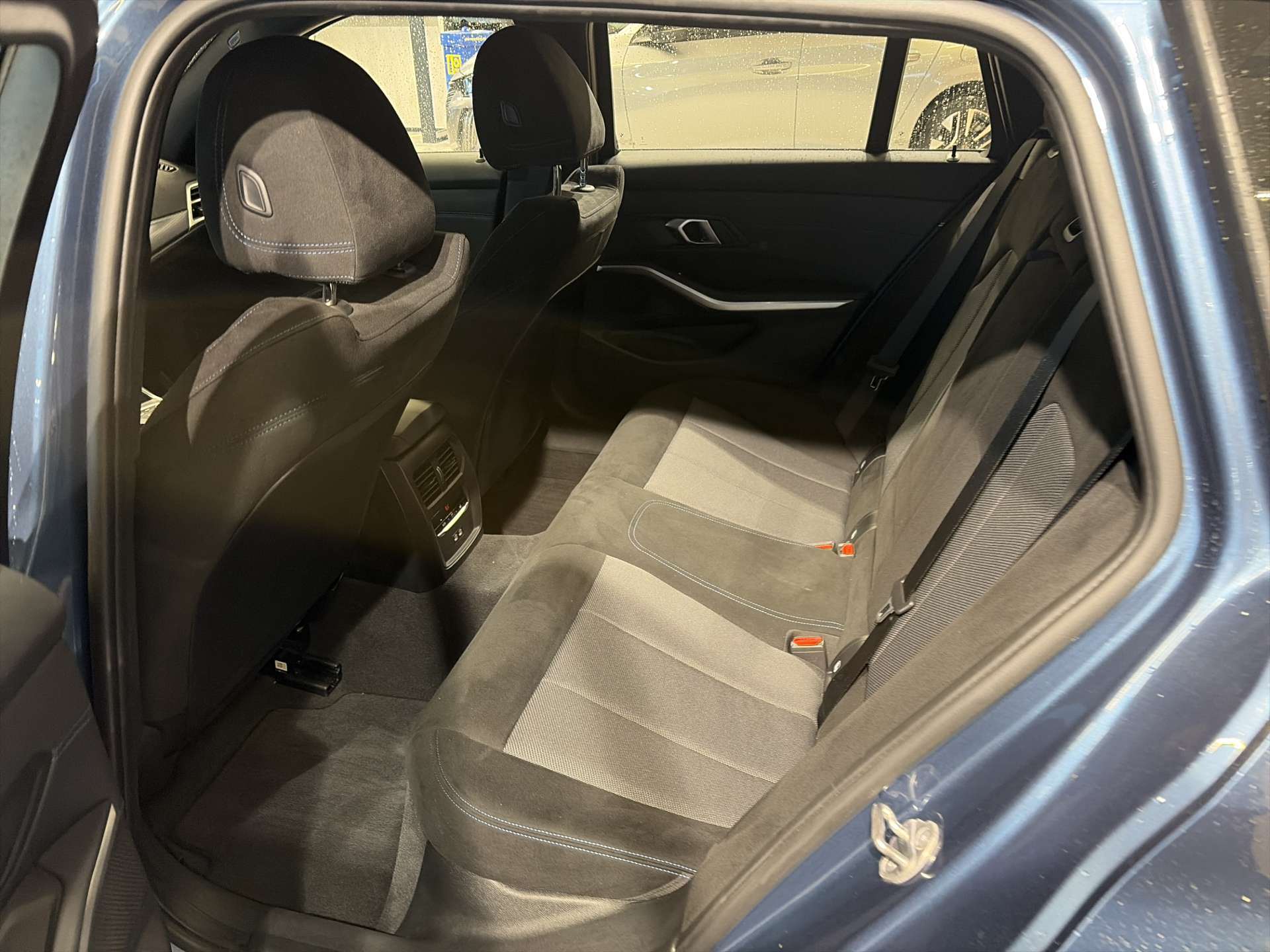 BMW 330i Touring xDrive M-Sport 245PS Steptronic Automat-image-6
