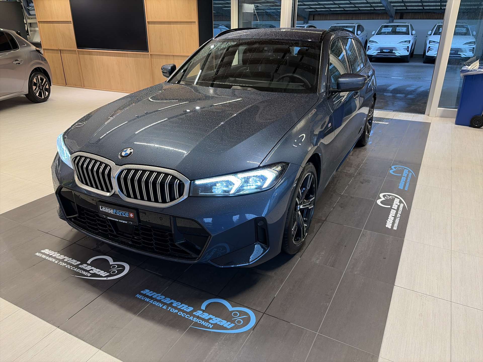 BMW 330i Touring xDrive M-Sport 245PS Steptronic Automat-image-0