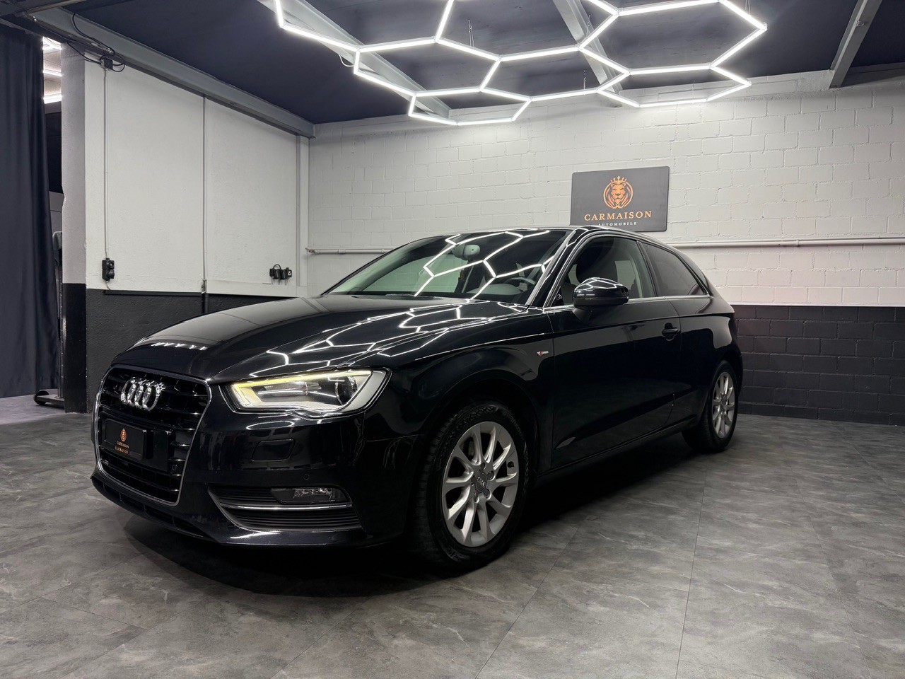 AUDI A3 2.0 TDI Attraction S-tronic-showroom-element-2