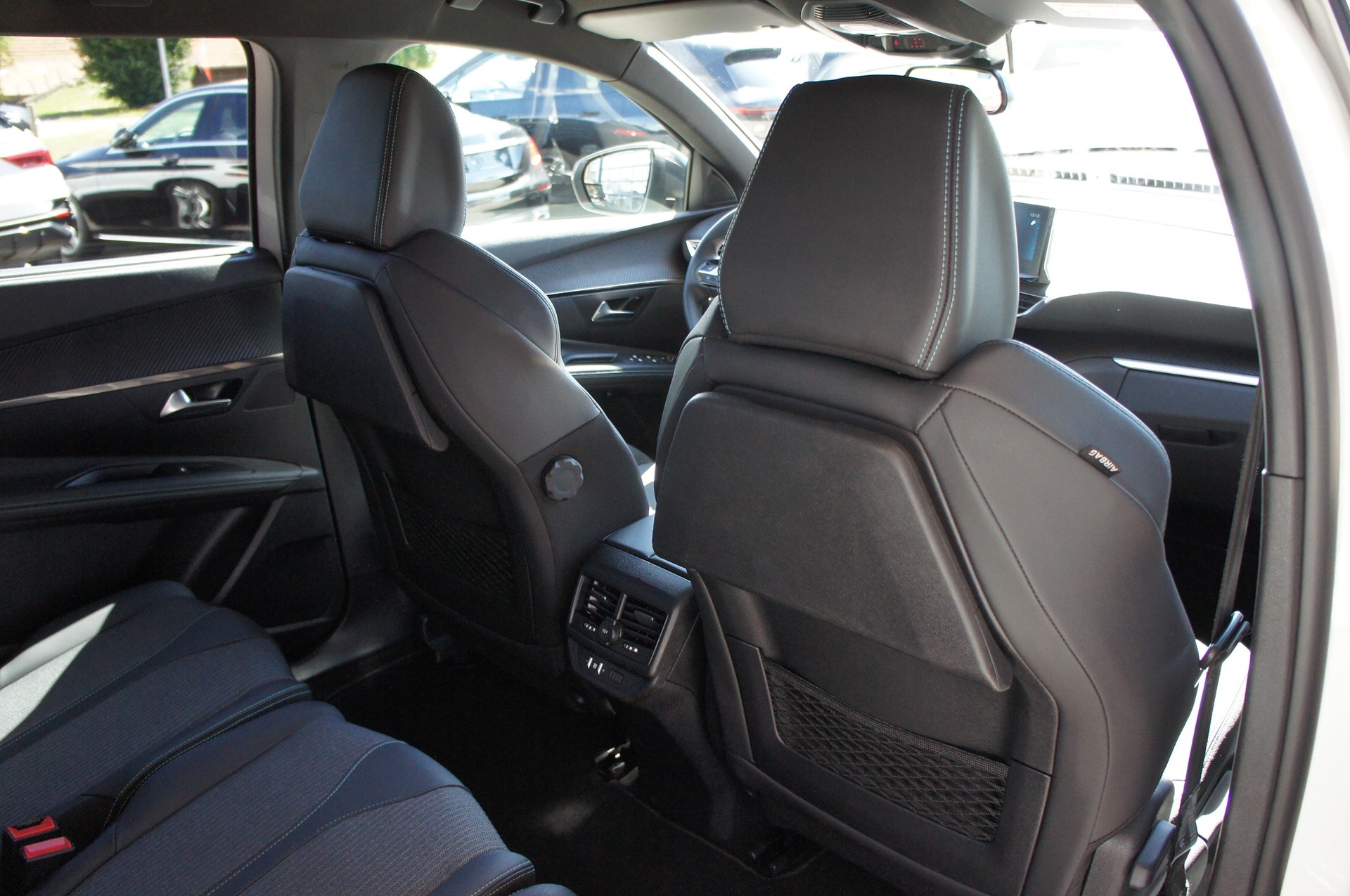 PEUGEOT 5008 1.5 BlueHDi Allure Pack EAT8-image-10