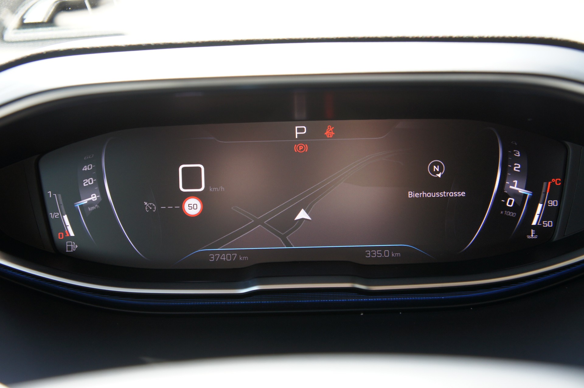 PEUGEOT 5008 1.5 BlueHDi Allure Pack EAT8-image-26