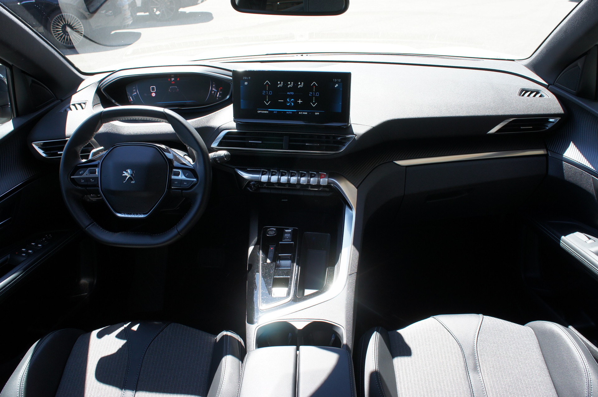 PEUGEOT 5008 1.5 BlueHDi Allure Pack EAT8-image-11