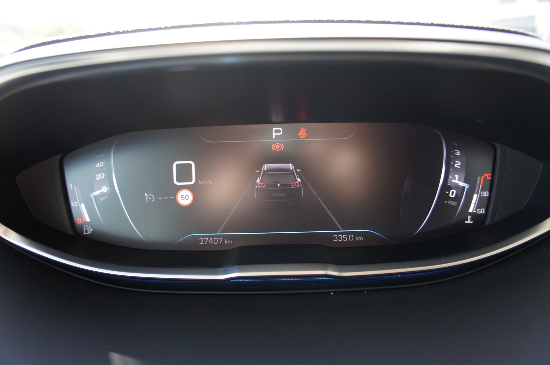 PEUGEOT 5008 1.5 BlueHDi Allure Pack EAT8-image-25
