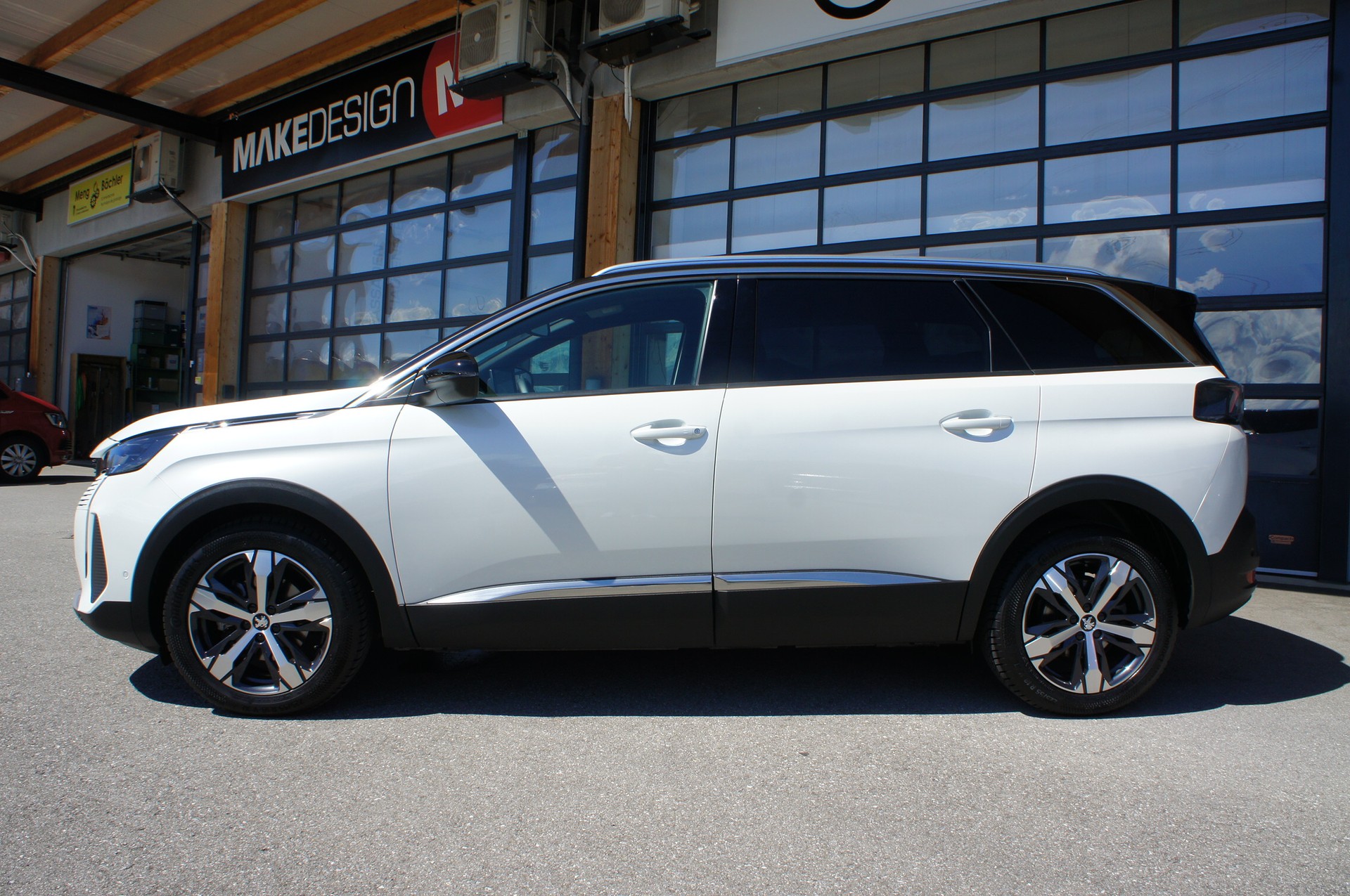 PEUGEOT 5008 1.5 BlueHDi Allure Pack EAT8-showroom-element-1