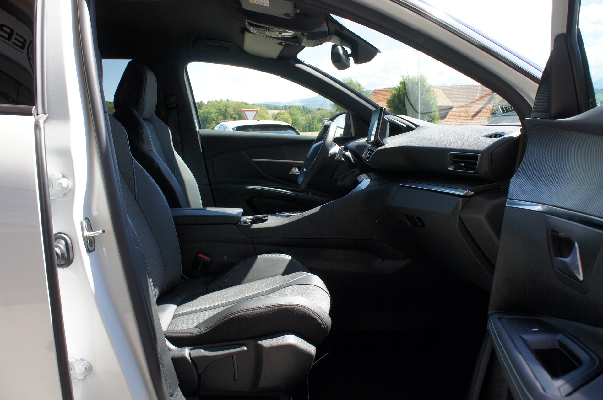 PEUGEOT 5008 1.5 BlueHDi Allure Pack EAT8-image-8