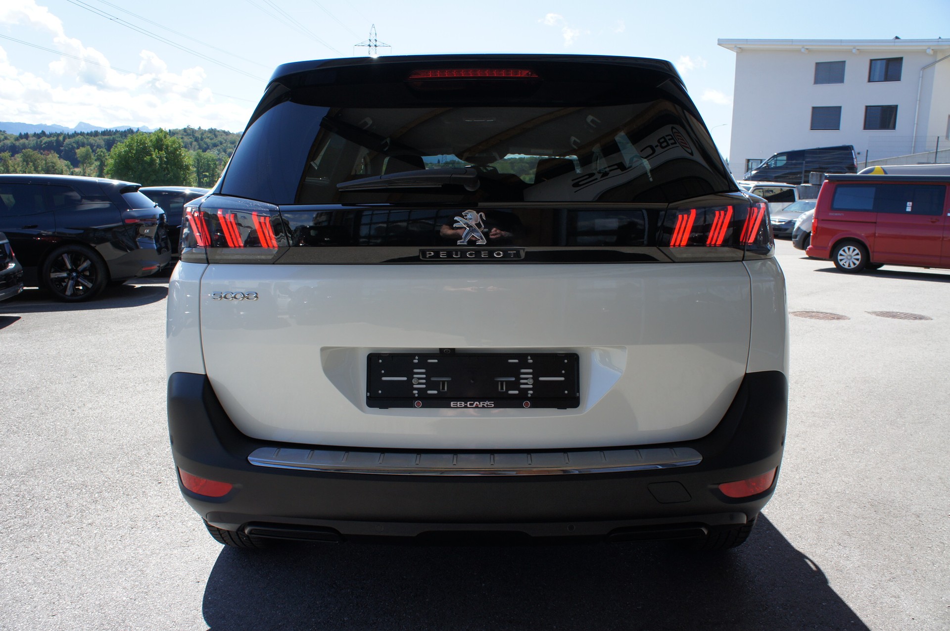 PEUGEOT 5008 1.5 BlueHDi Allure Pack EAT8-showroom-element-3