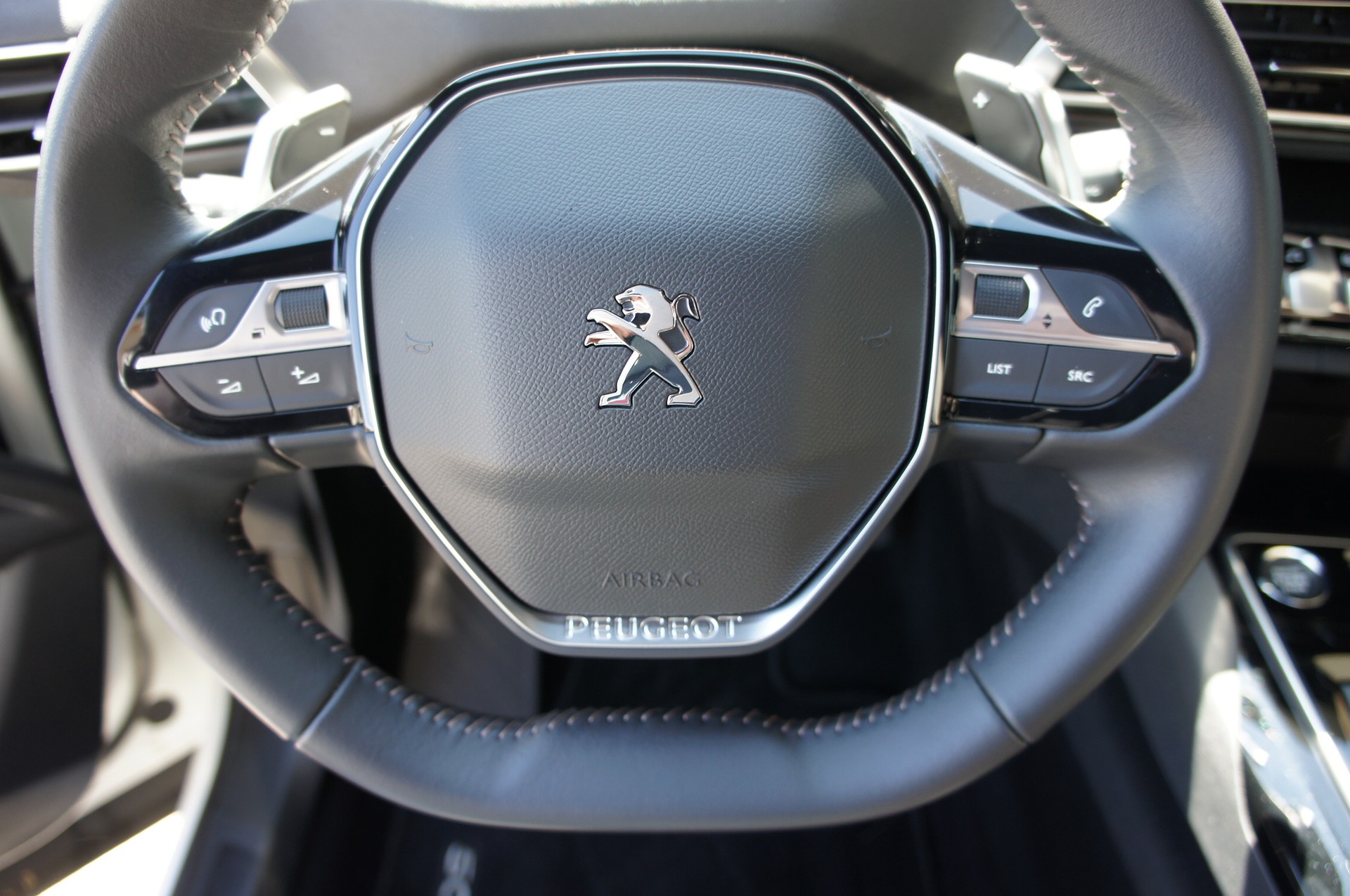 PEUGEOT 5008 1.5 BlueHDi Allure Pack EAT8-image-24