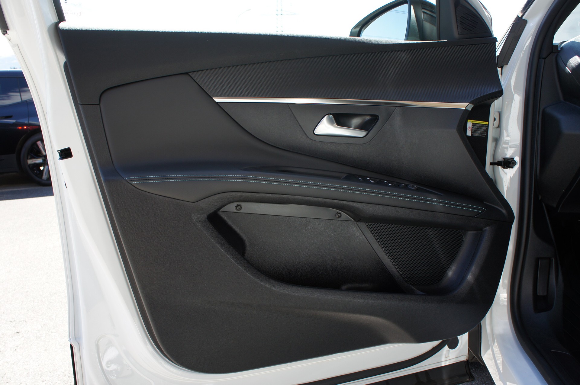 PEUGEOT 5008 1.5 BlueHDi Allure Pack EAT8-image-14
