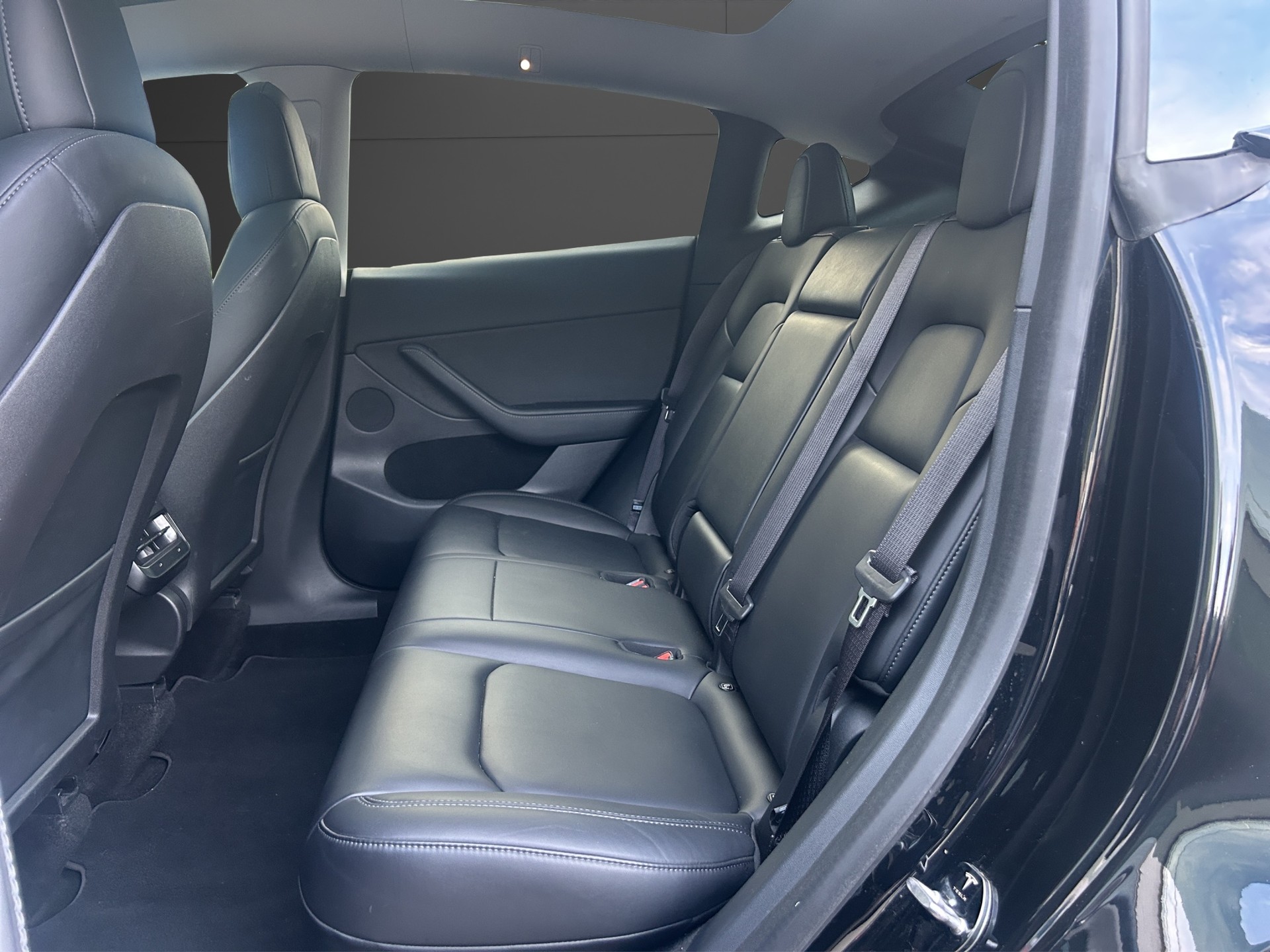 TESLA Model Y Long Range Dual Motor AWD / Batterie 92% / AMD /-image-6
