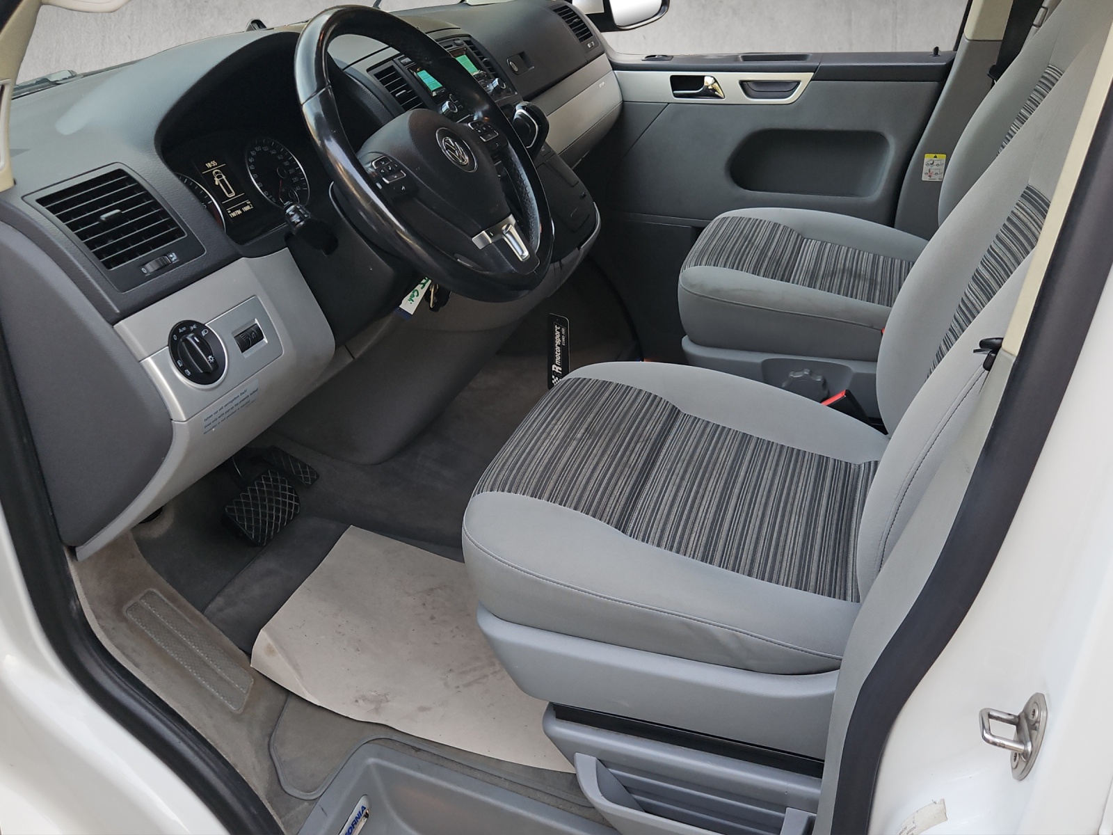 VW T5 California 2.0 Bi-TDI Comfortline 4Motion DSG-image-1