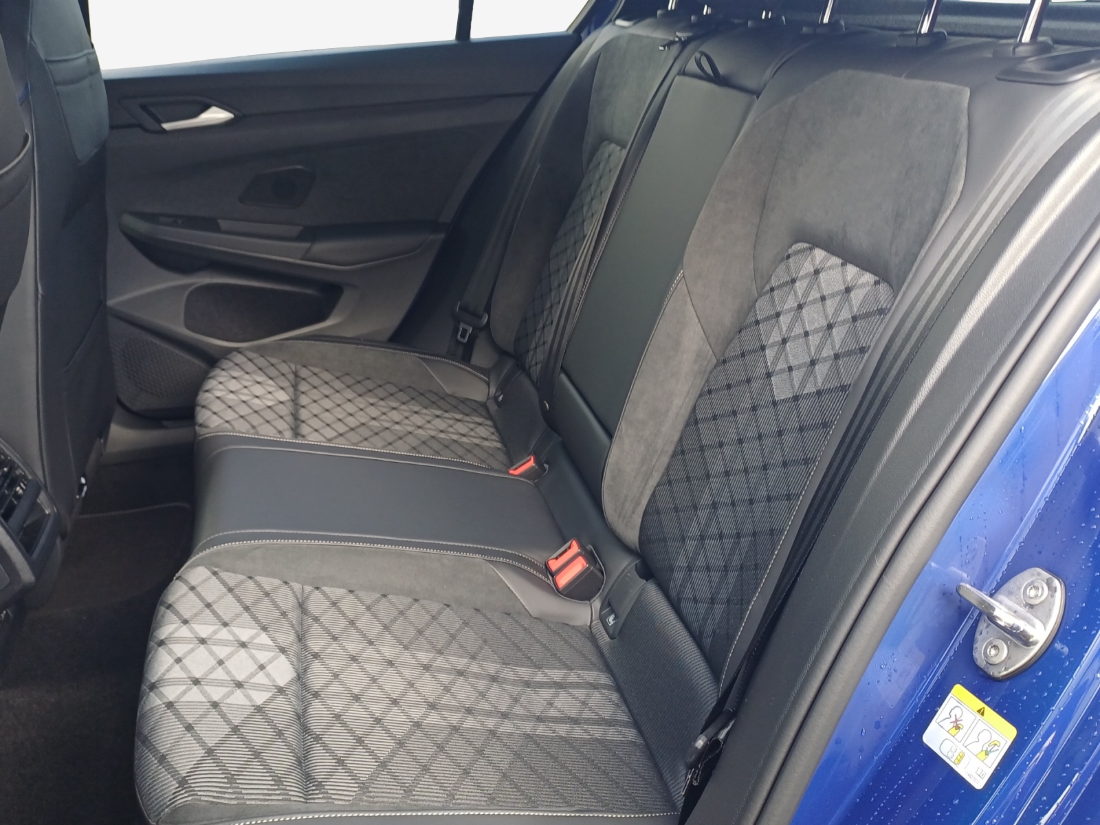 VW Golf 1.5 e TSI mHEV R-Line DSG-image-11