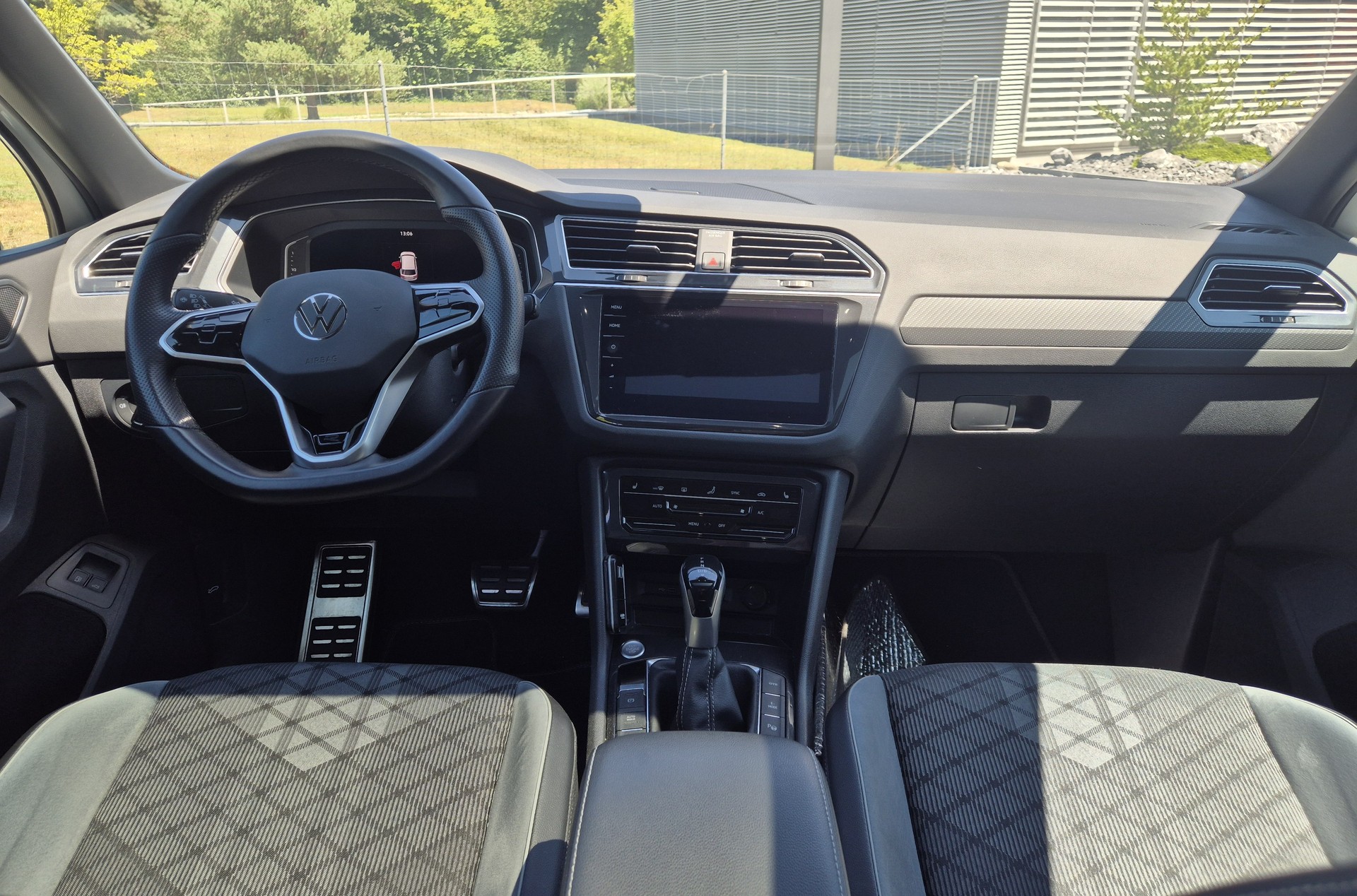 VW 1.4 TSI PHEV R-Line DSG 2WD-image-4