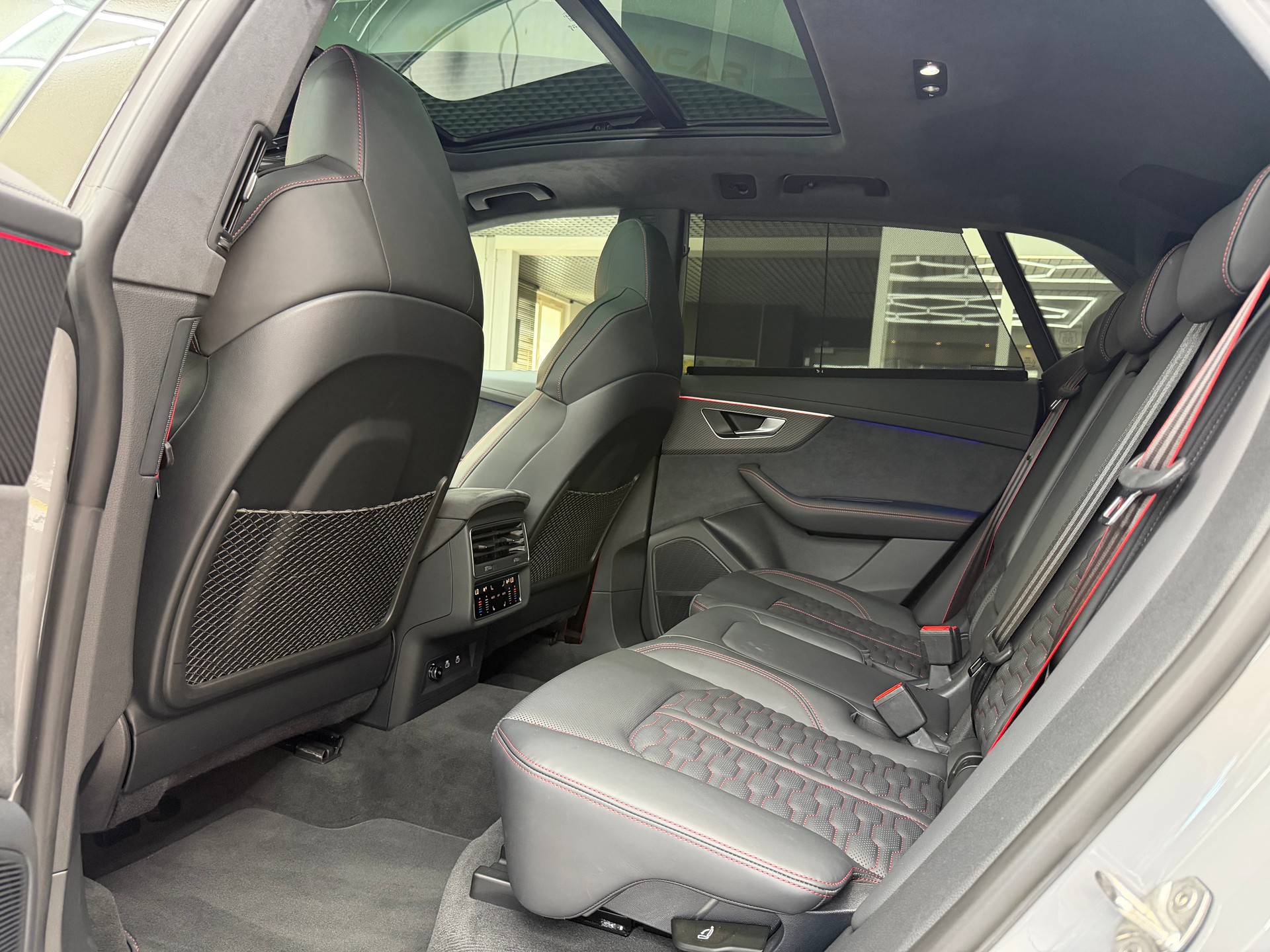 AUDI RS Q8 4.0 V8 TFSI quattro T-Tronic-image-12