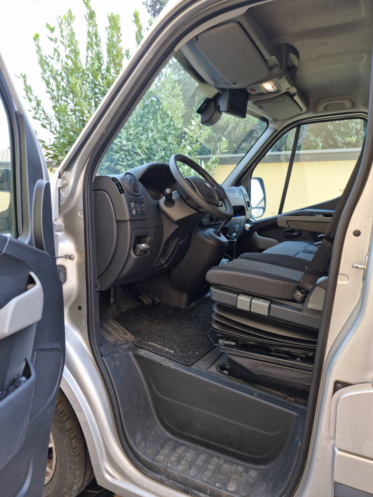 RENAULT 2.3 dCi 170 TwinTurbo-image-1