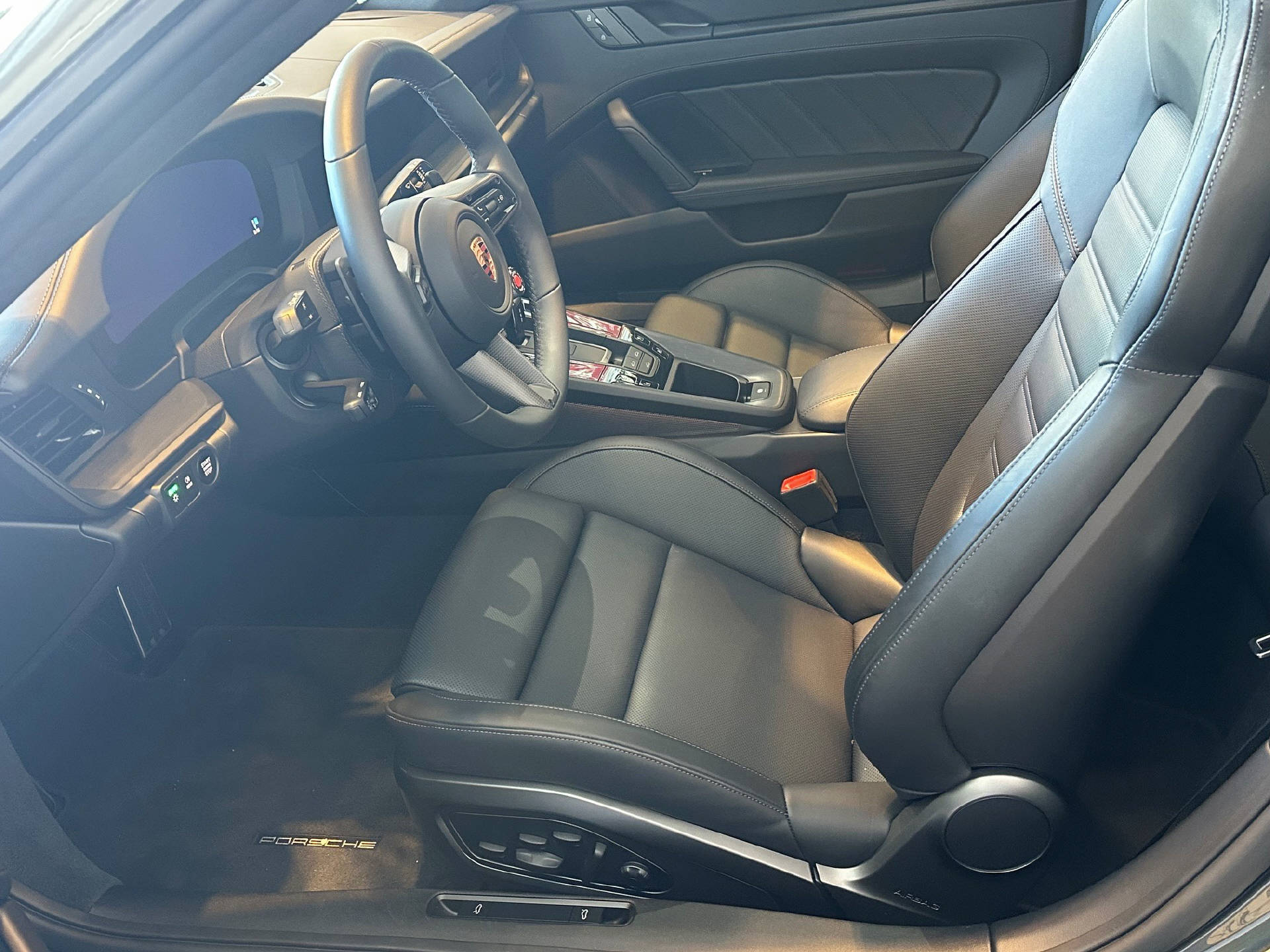 PORSCHE 911 Coupé 3.6 Carrera 4 GTS PDK-image-6