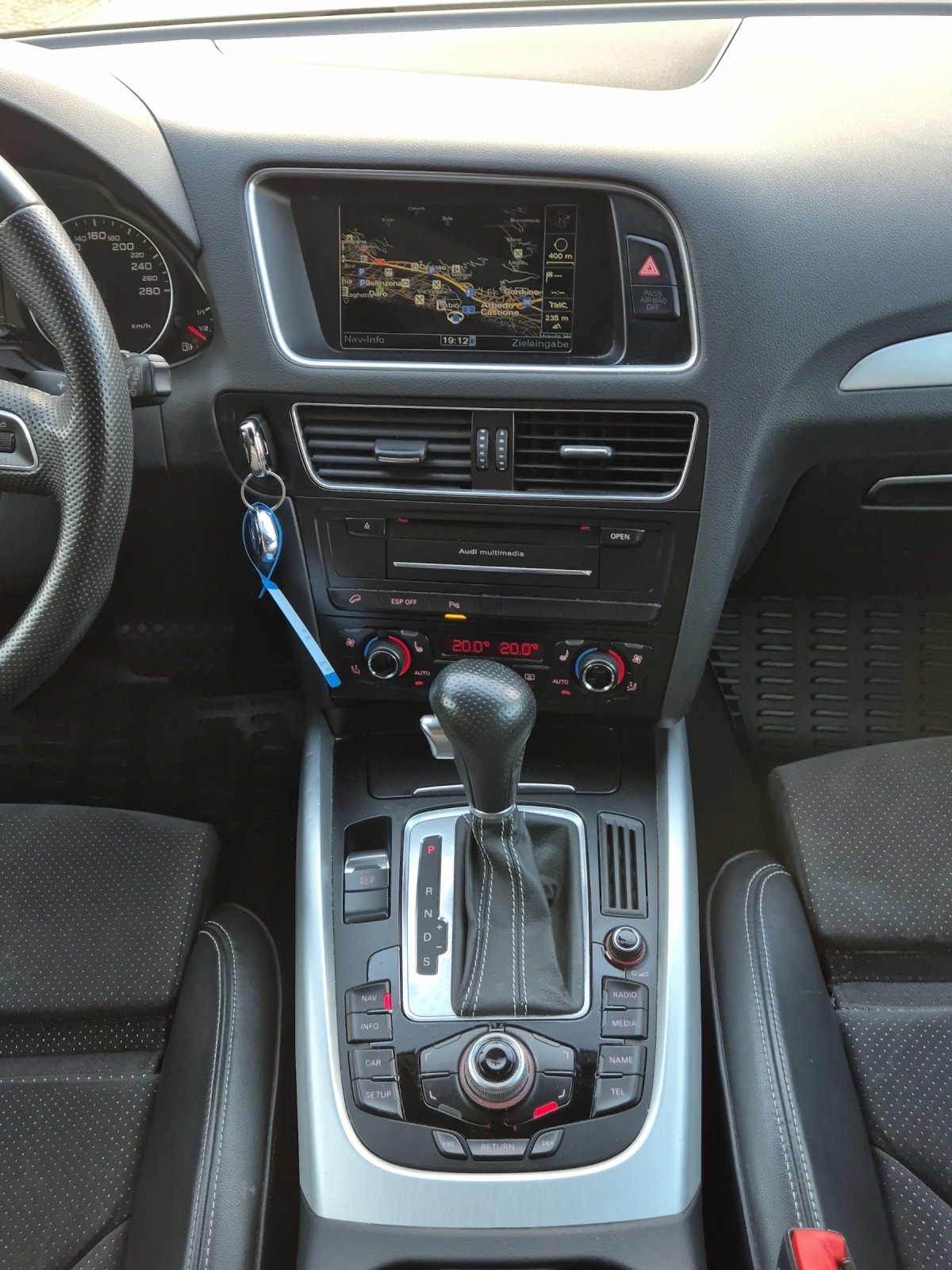 AUDI Q5 2.0 TFSI quattro S-line-image-10