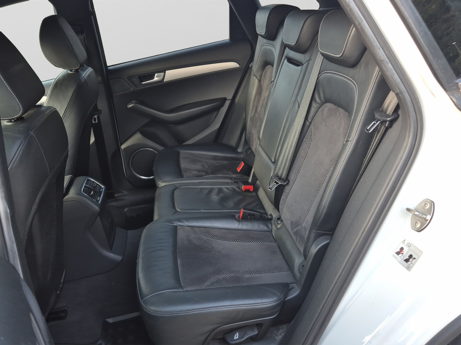 AUDI Q5 2.0 TFSI quattro S-line-image-13