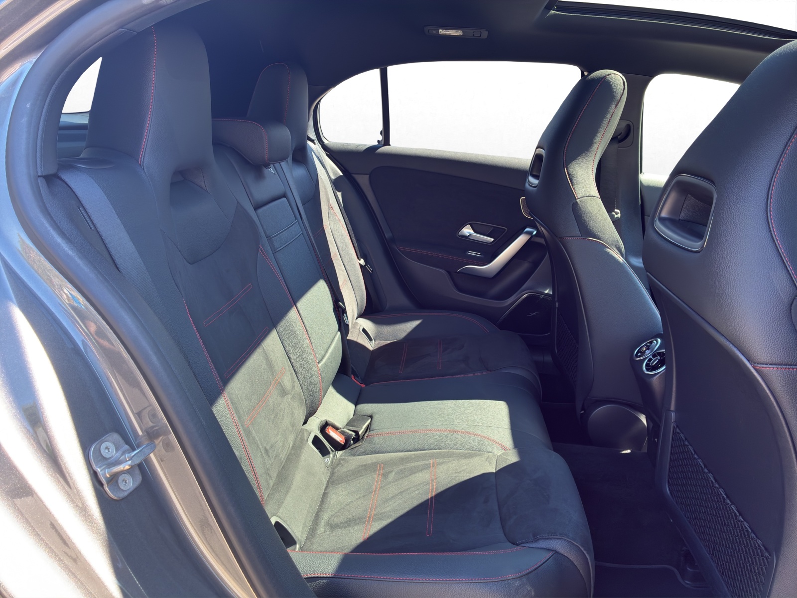 MERCEDES-BENZ A 250 AMG Line 4Matic-image-12