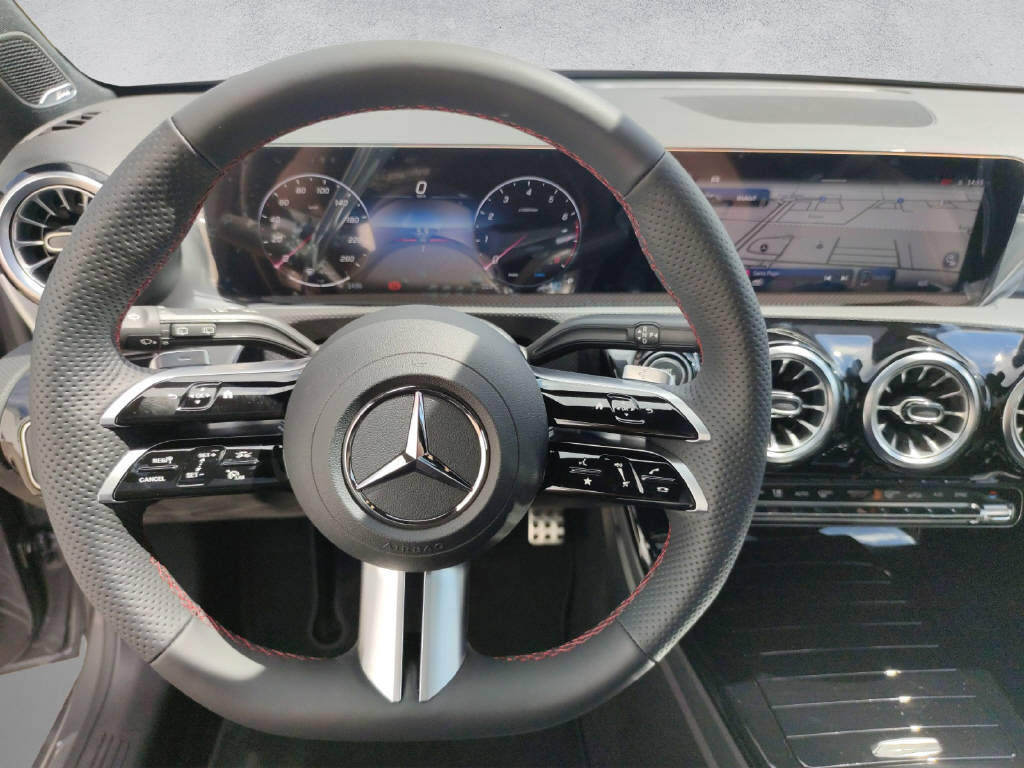 MERCEDES-BENZ A 250 AMG Line 4Matic-image-11