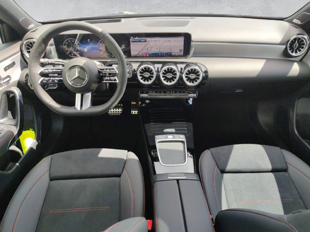 MERCEDES-BENZ A 250 AMG Line 4Matic-image-13