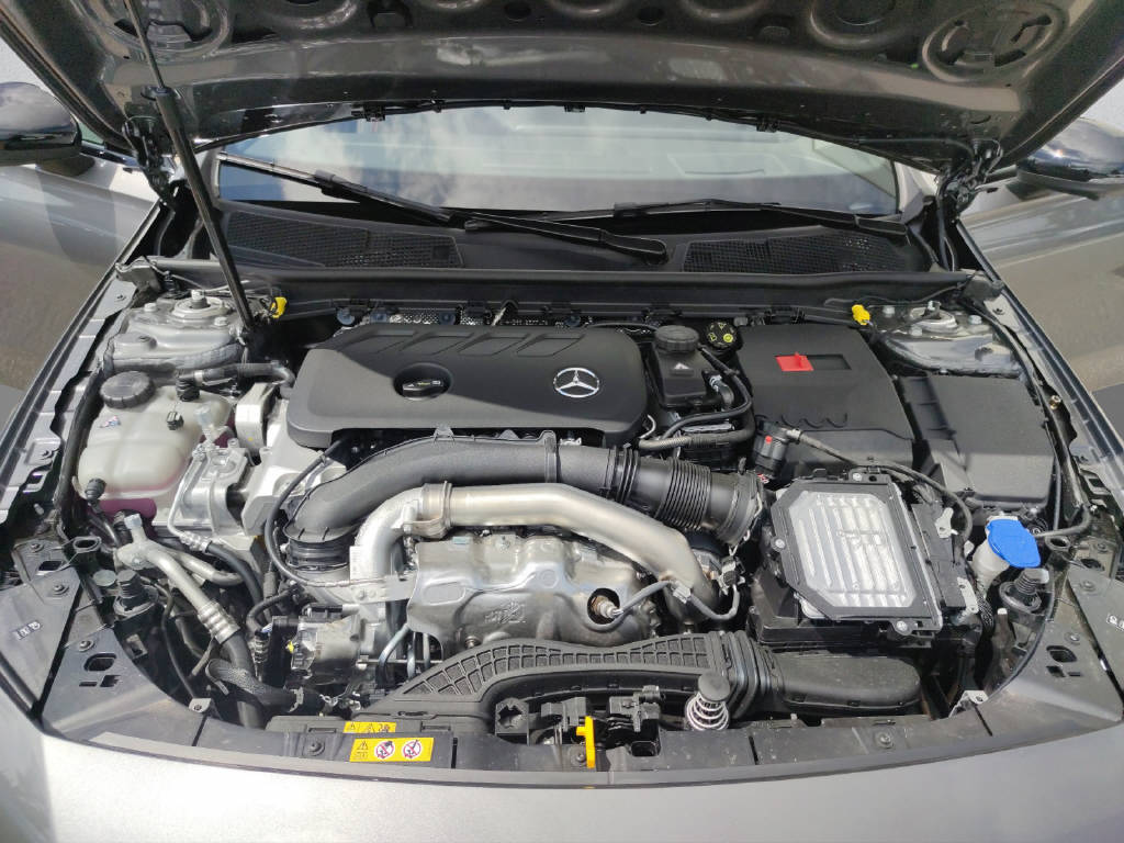 MERCEDES-BENZ A 250 AMG Line 4Matic-image-8