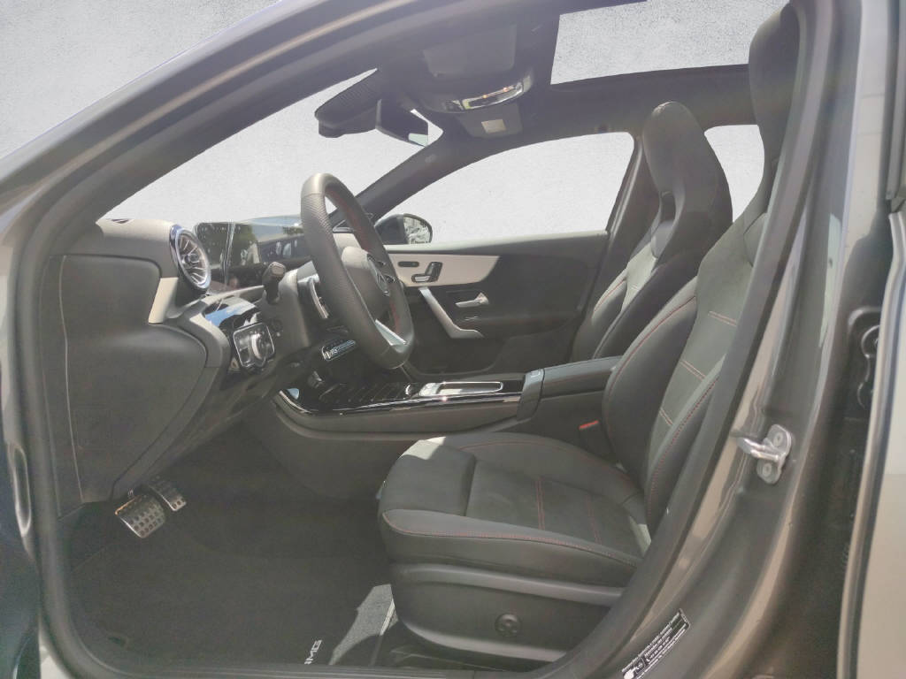 MERCEDES-BENZ A 250 AMG Line 4Matic-image-9