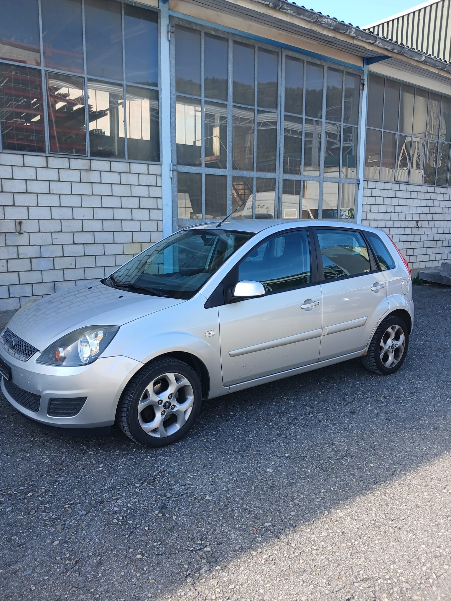 FORD Fiesta 1.4 16V Trend-image-1