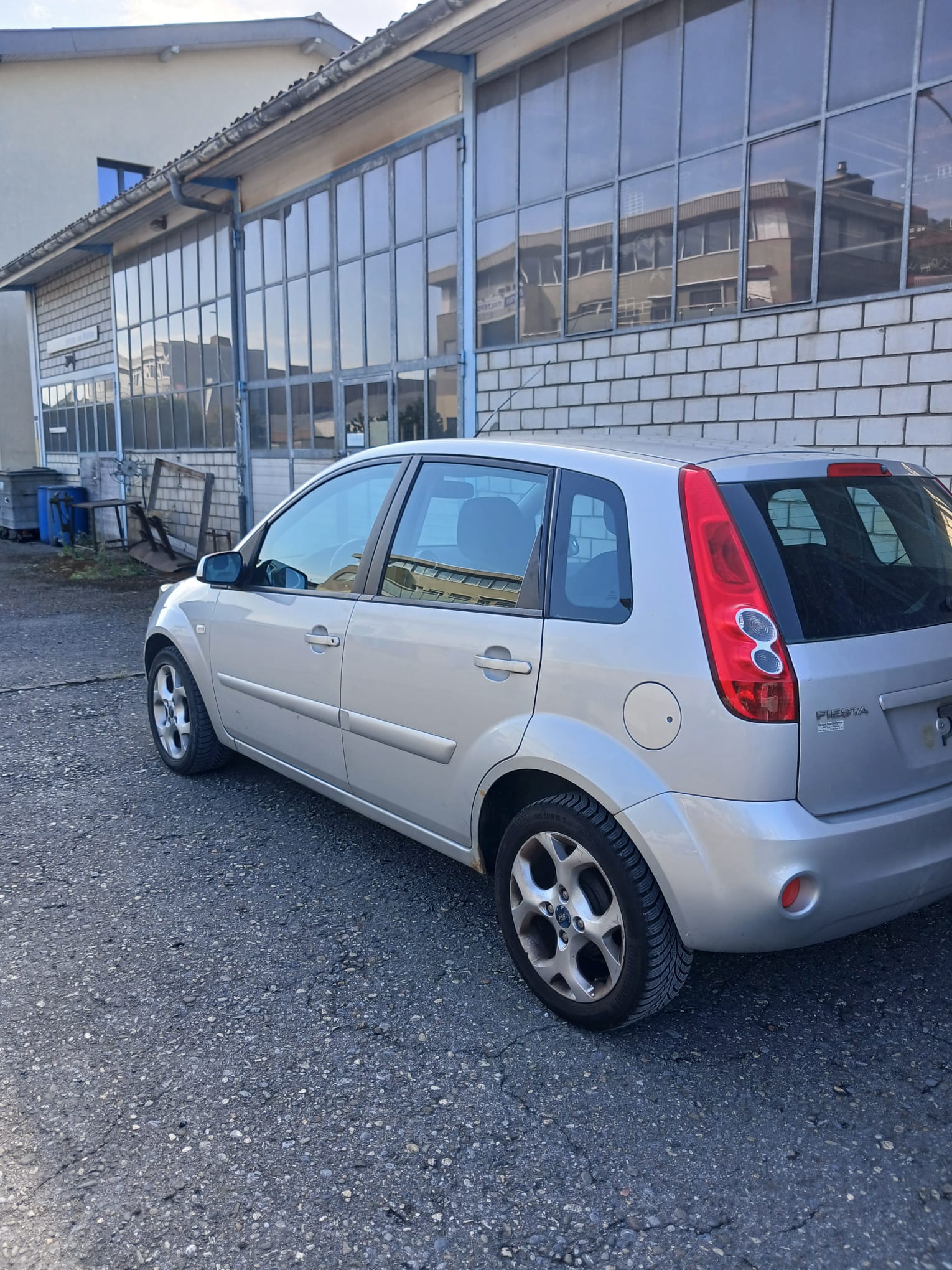 FORD Fiesta 1.4 16V Trend-image-5